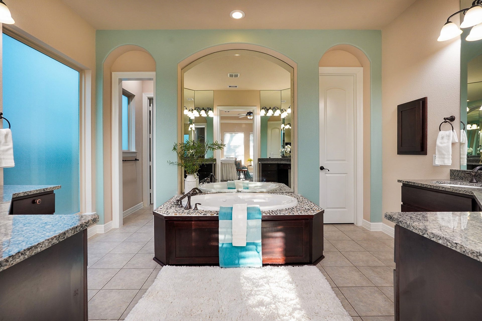 3102 Barrons Way, Sugar Land, TX 77479 Spa Resort Primary Bathroom. Split sinks, seperate shower and large closet.