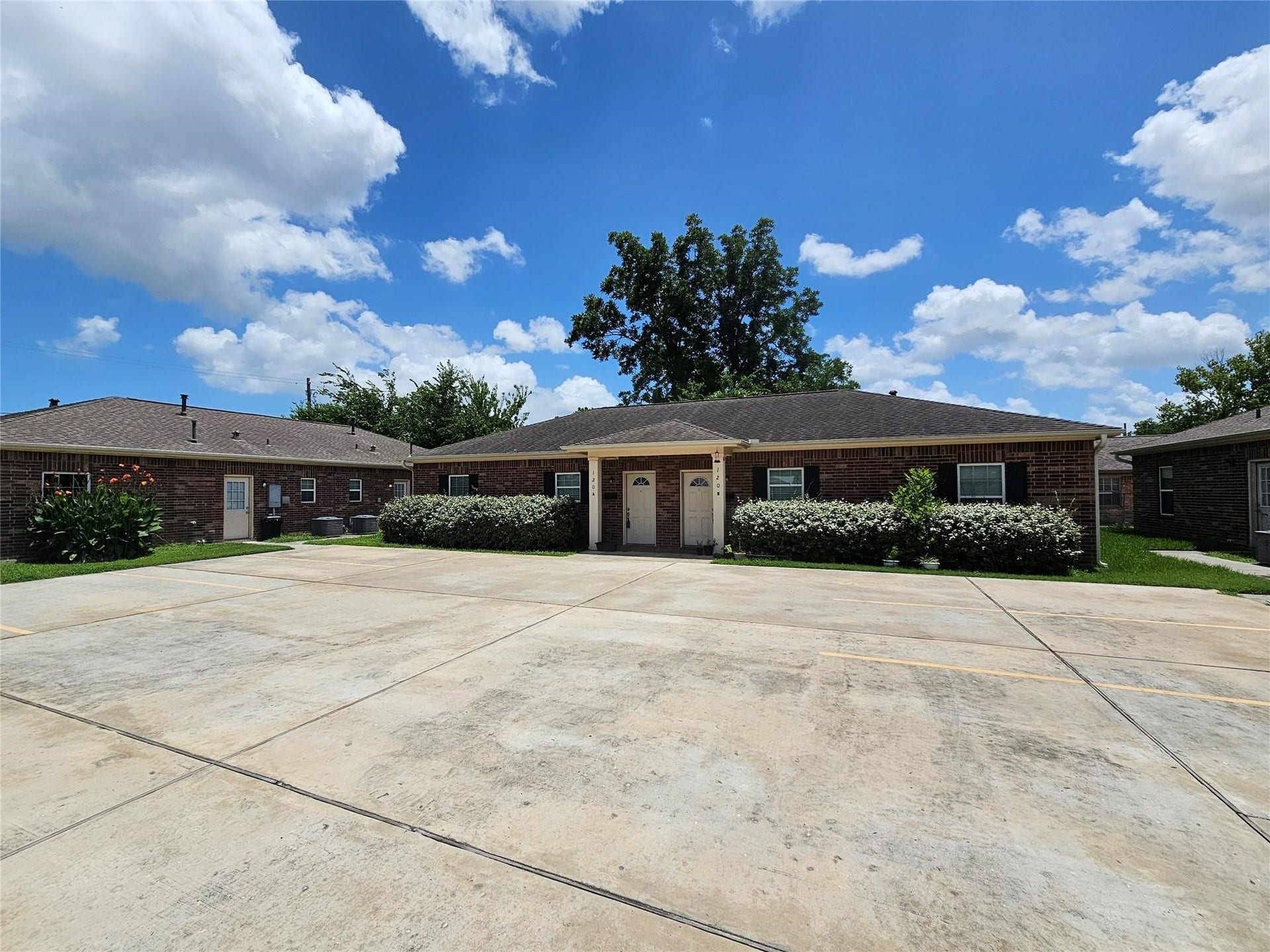 120 W 12th Street, Deer Park, TX 77536