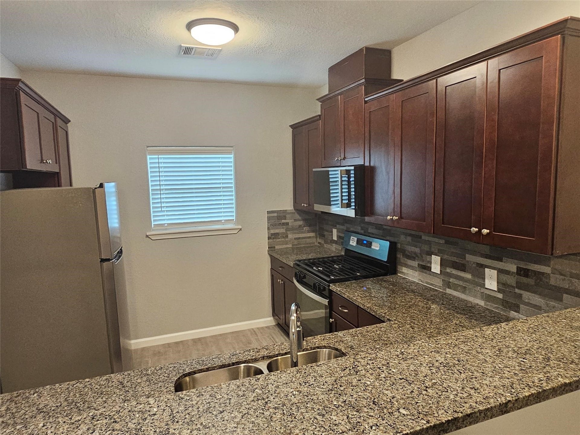 120 W 12th Street, Deer Park, TX 77536