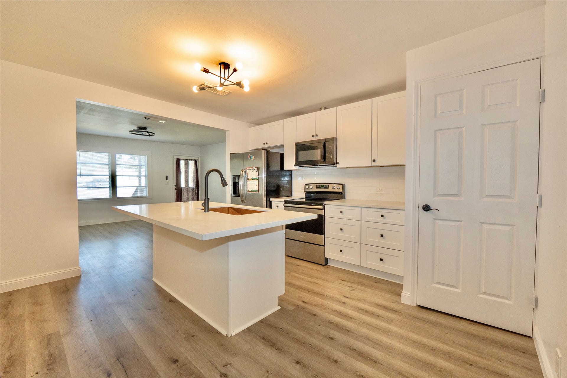4114 Victoria Avenue, Dickinson, TX 77539 4114 Victoria Avenue, Dickinson, TX 77539