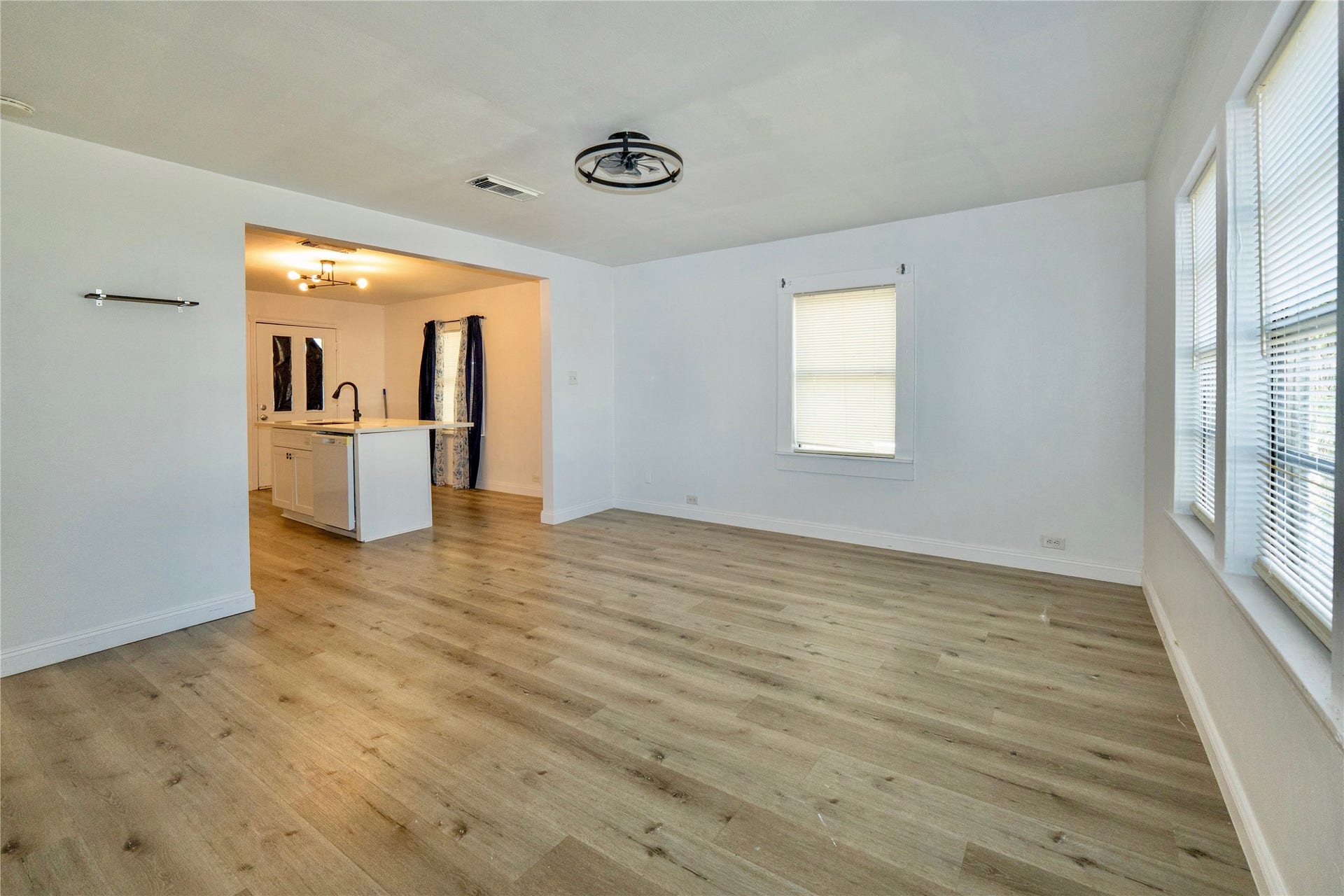 4114 Victoria Avenue, Dickinson, TX 77539 4114 Victoria Avenue, Dickinson, TX 77539