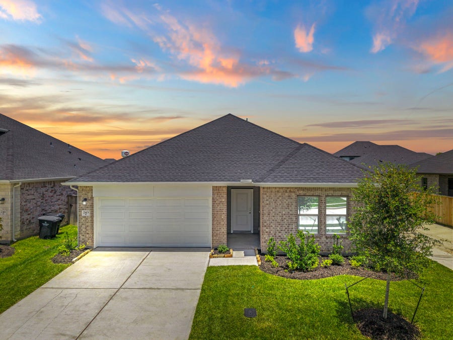 Property photo for 243 Magnolia Laurel Drive, Alvin, TX