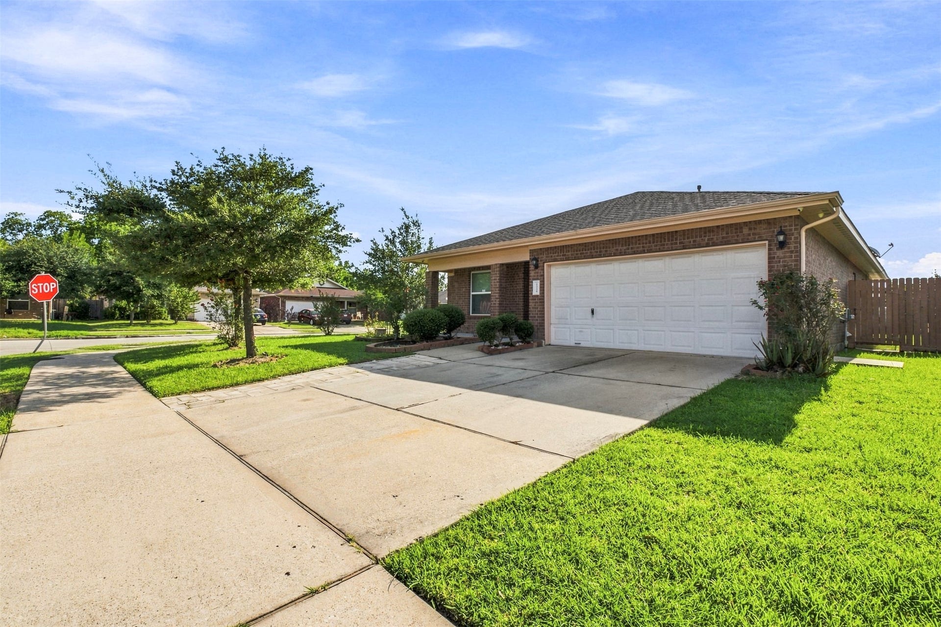 8526 Vista Oaks Manor, Houston, TX 77028 8526 Vista Oaks Manor, Houston, TX 77028