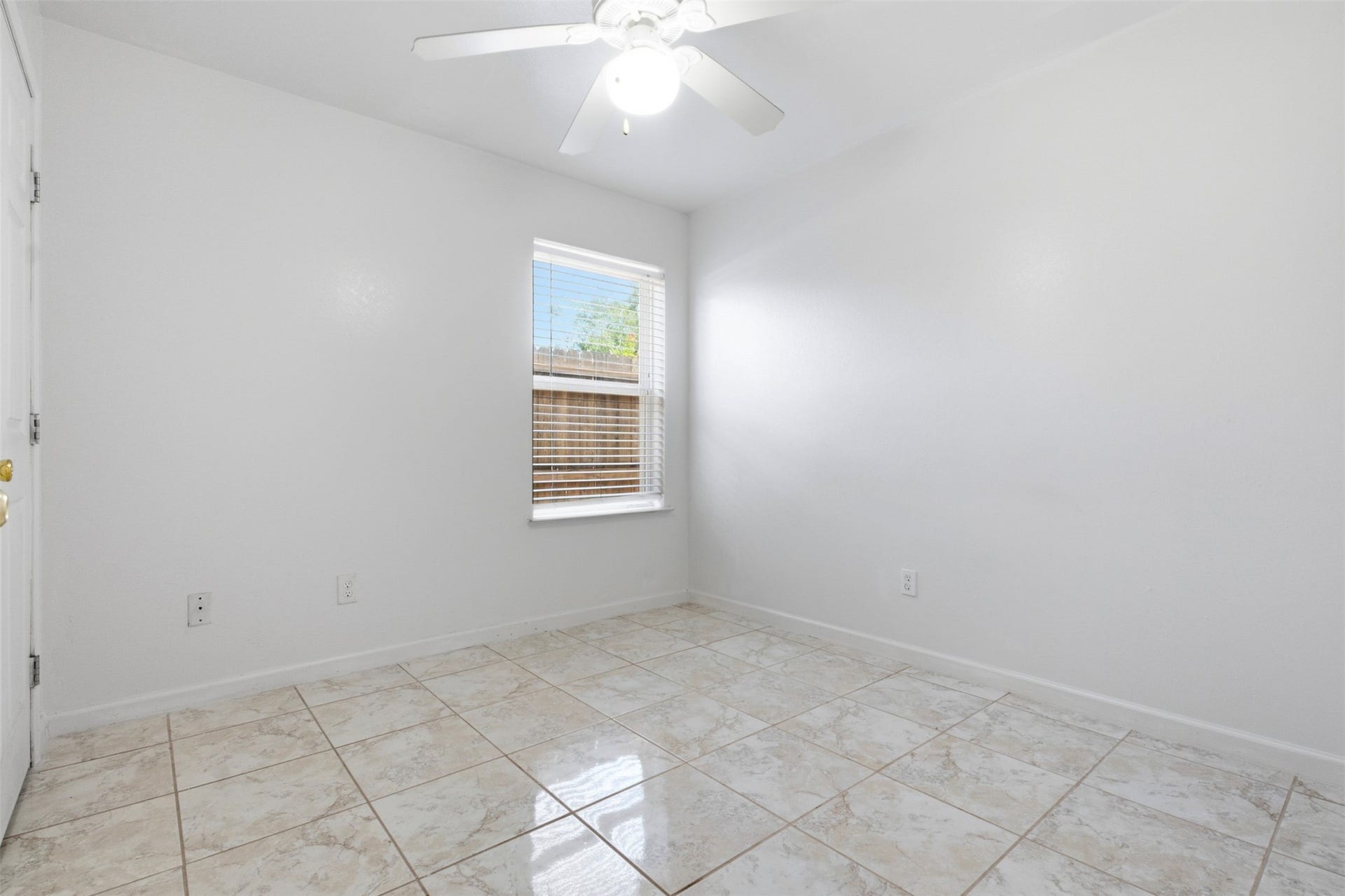 8526 Vista Oaks Manor, Houston, TX 77028 Bedroom #3