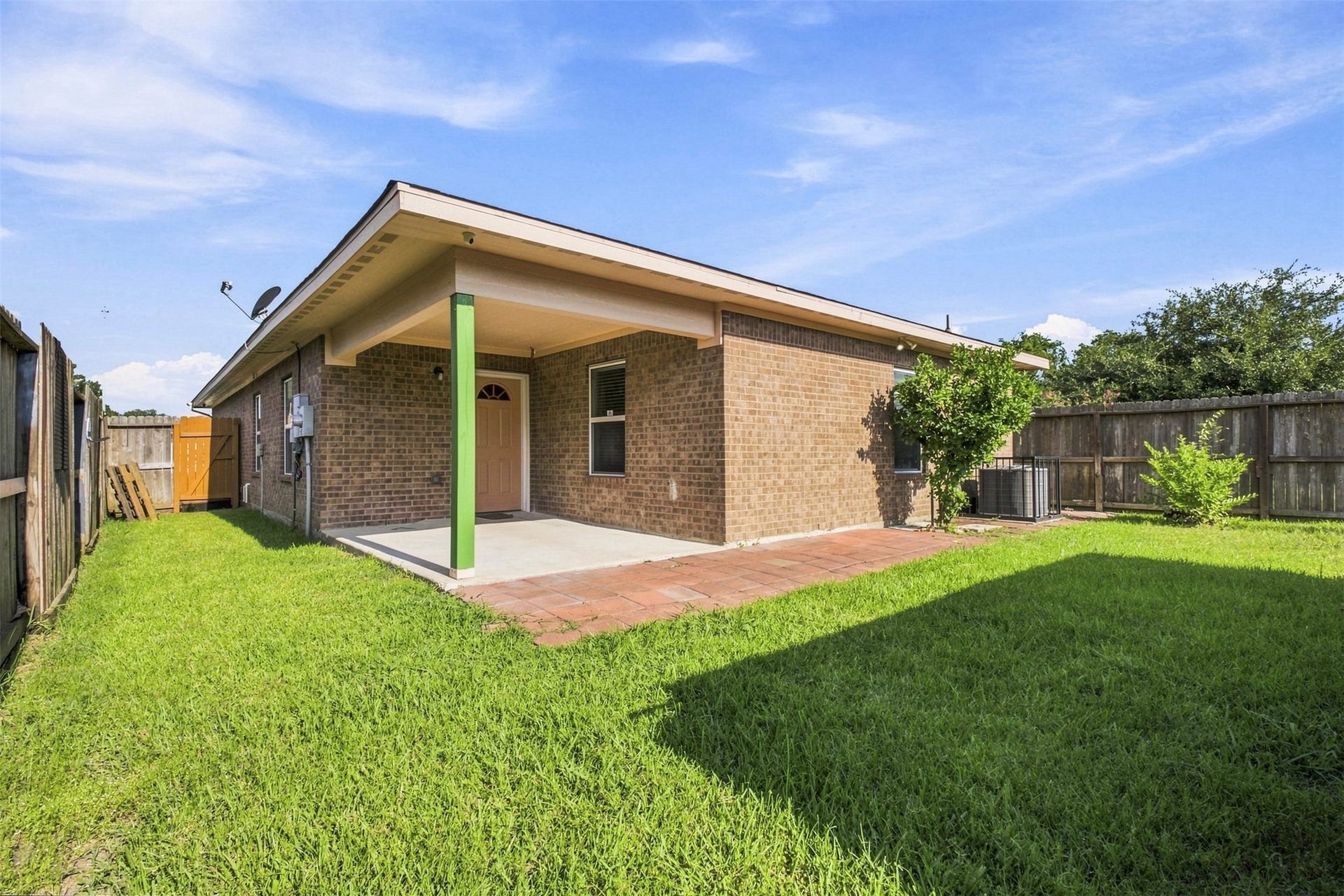 8526 Vista Oaks Manor, Houston, TX 77028 8526 Vista Oaks Manor, Houston, TX 77028