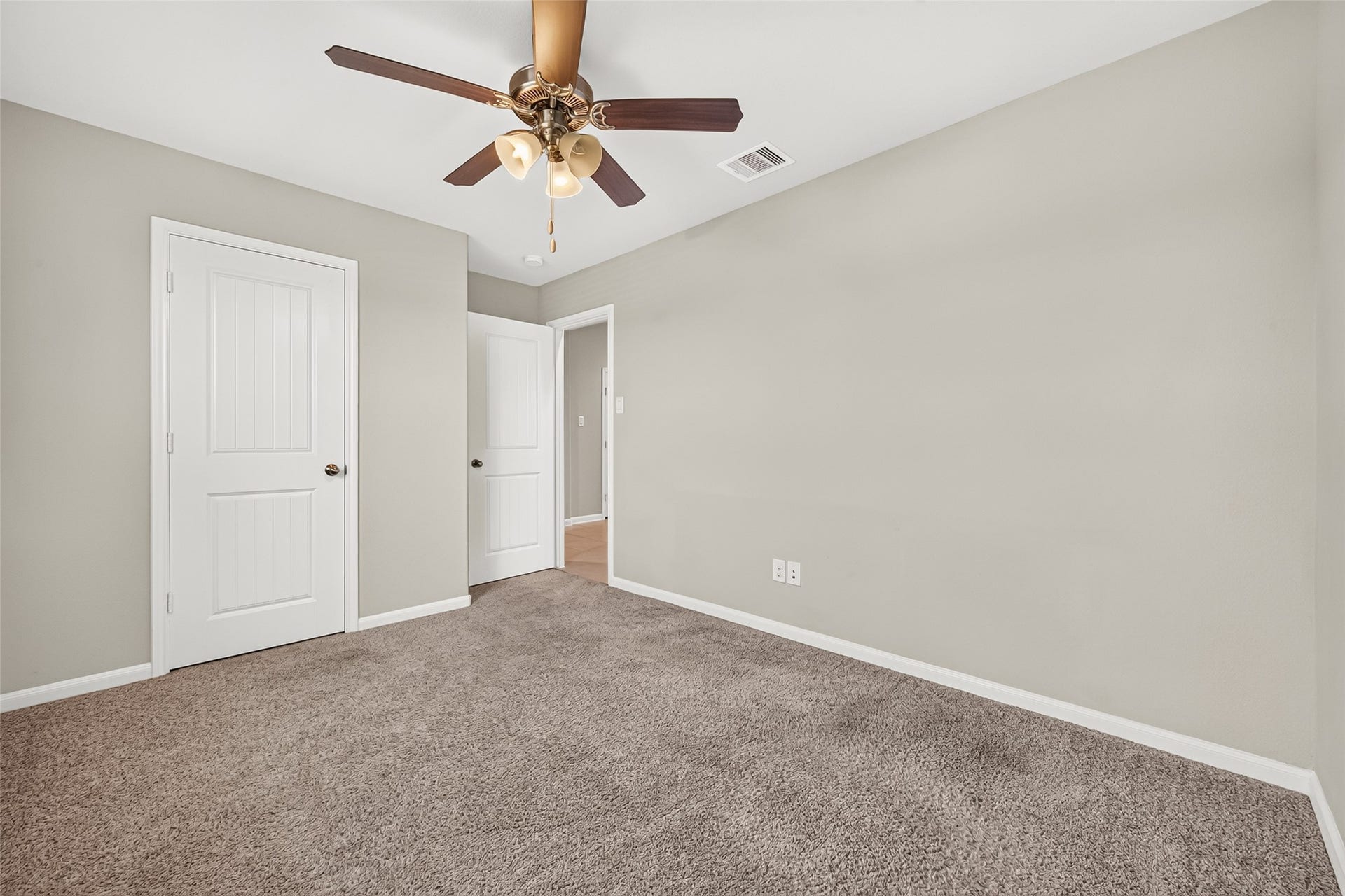 3002 Lightles Manor Court, Katy, TX 77494 Secondary bedroom can accommodate a queen bed.