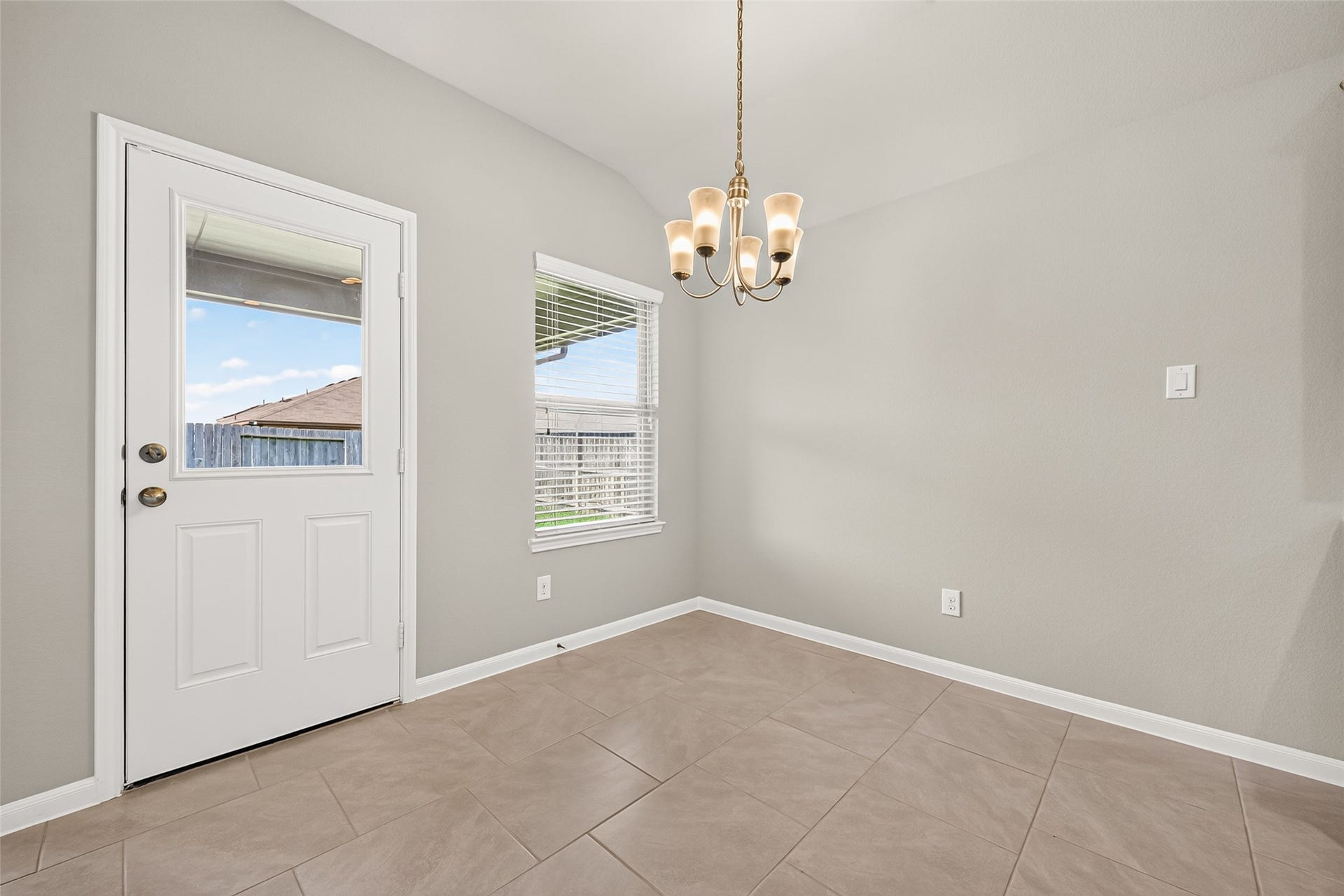 3002 Lightles Manor Court, Katy, TX 77494 Breakfast area.