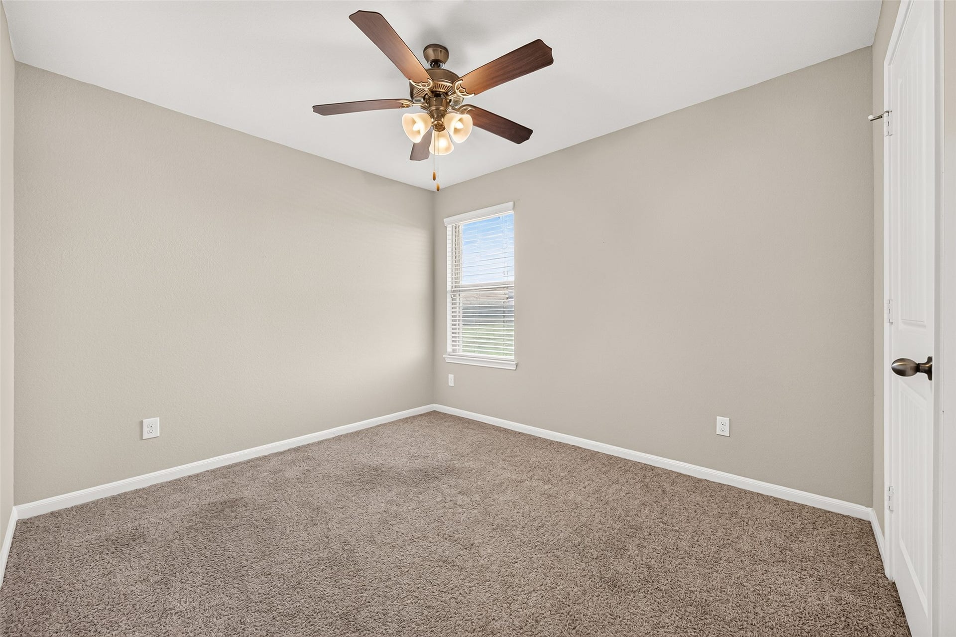 3002 Lightles Manor Court, Katy, TX 77494 Secondary bedroom can accommodate a queen bed.