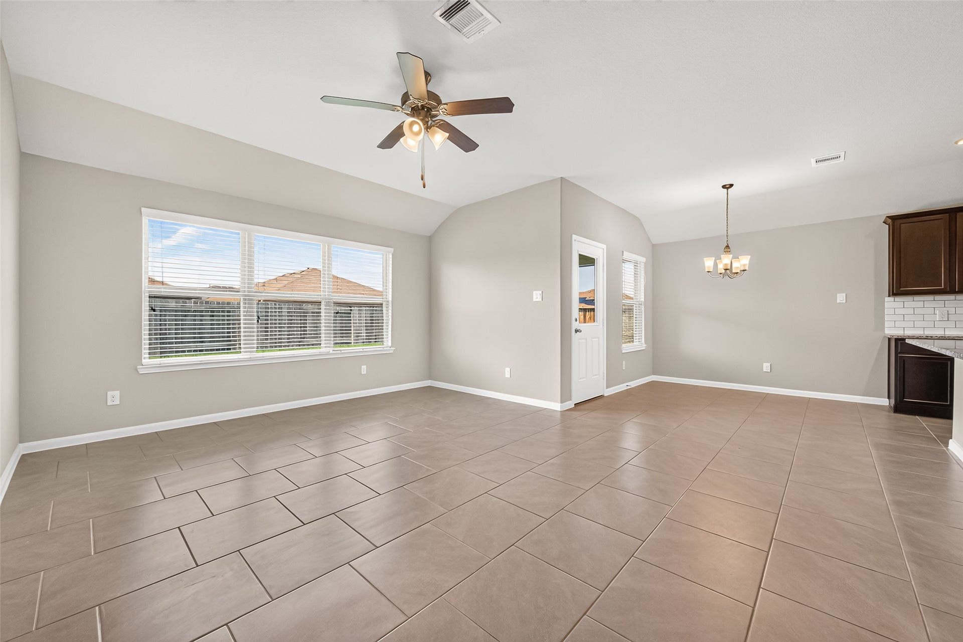 3002 Lightles Manor Court, Katy, TX 77494 Living and breakfast is interconnected.