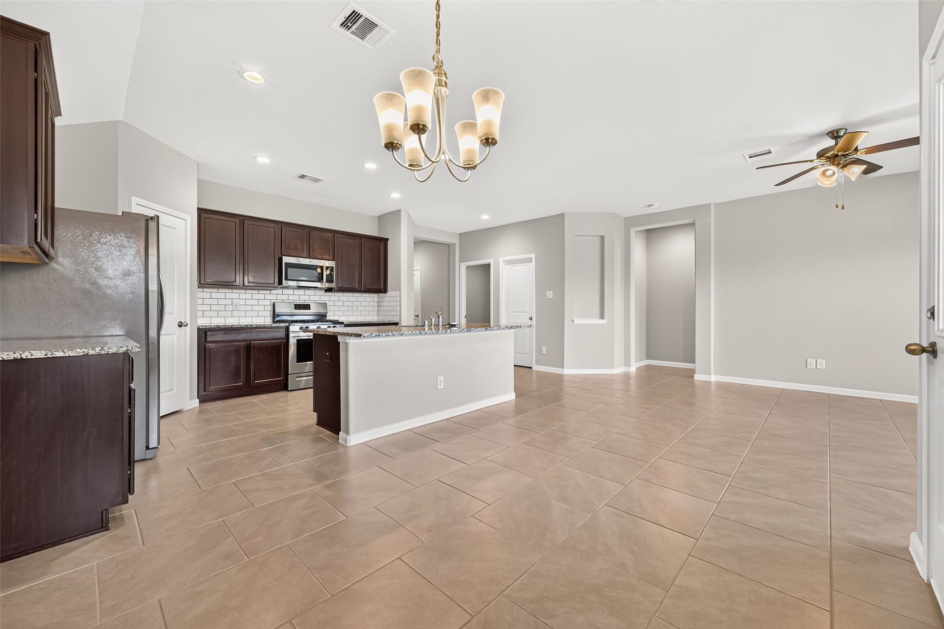 3002 Lightles Manor Court, Katy, TX 77494 Lots of natural sunlight makes it welcoming and bright.