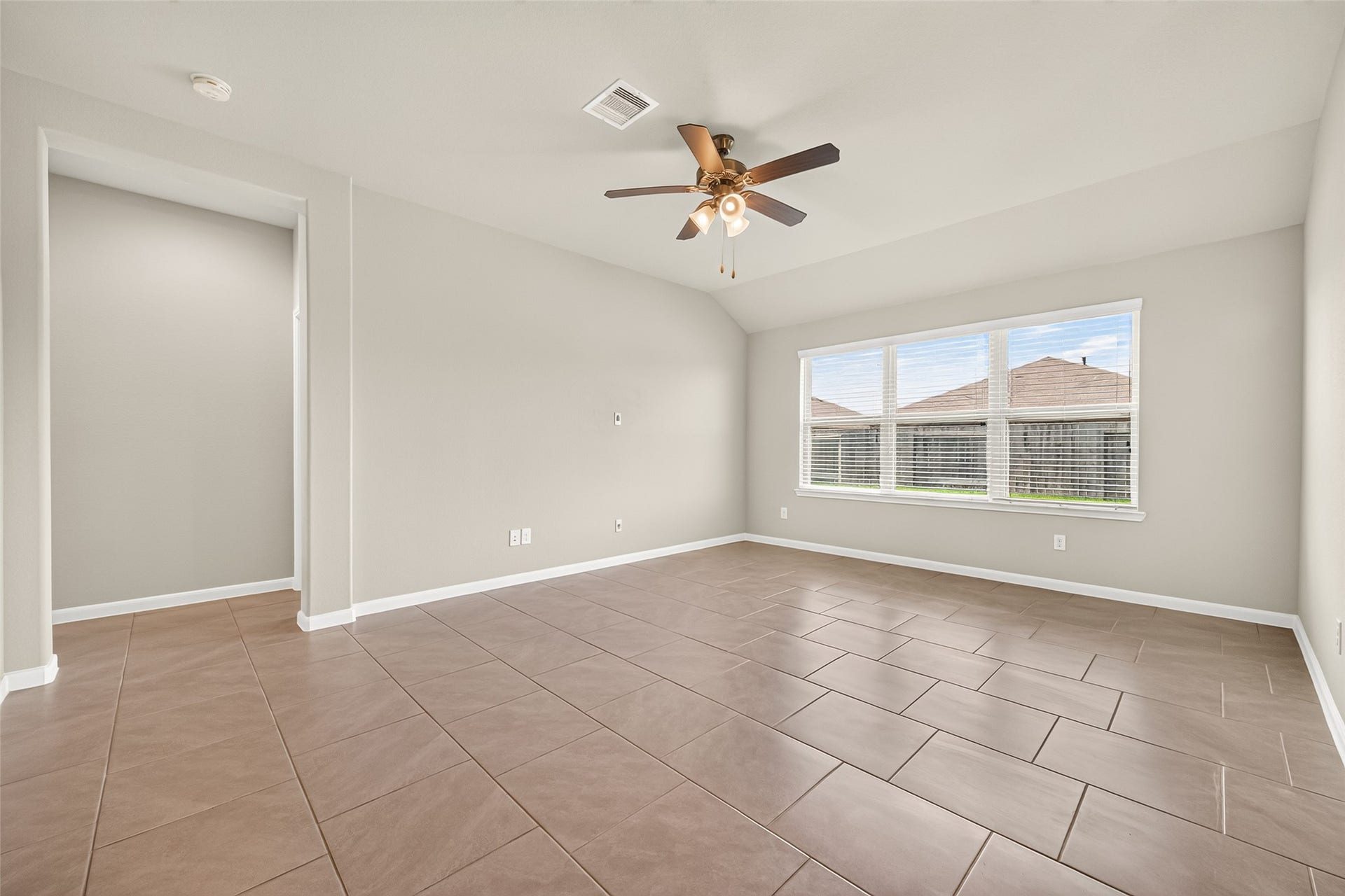 3002 Lightles Manor Court, Katy, TX 77494 Living area with Big windows and lots of natural sun light.