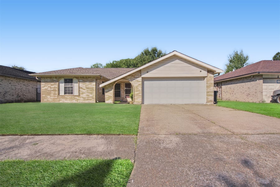 Property photo for 1323 Castle Glen Drive, Houston, TX