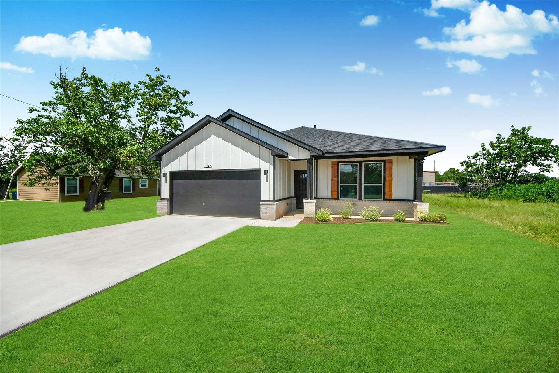 925 1st Street, Hempstead, TX 77445 925 1st Street, Hempstead, TX 77445