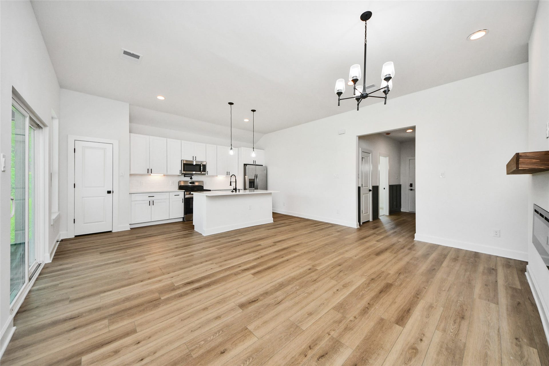 925 1st Street, Hempstead, TX 77445 925 1st Street, Hempstead, TX 77445