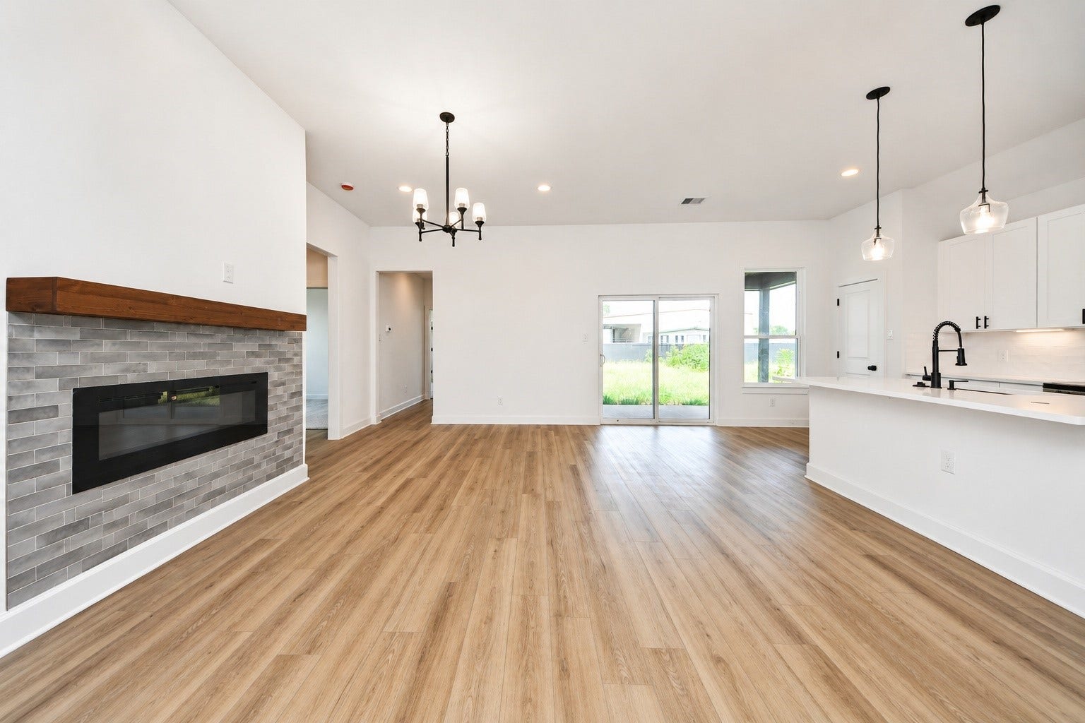 925 1st Street, Hempstead, TX 77445 925 1st Street, Hempstead, TX 77445