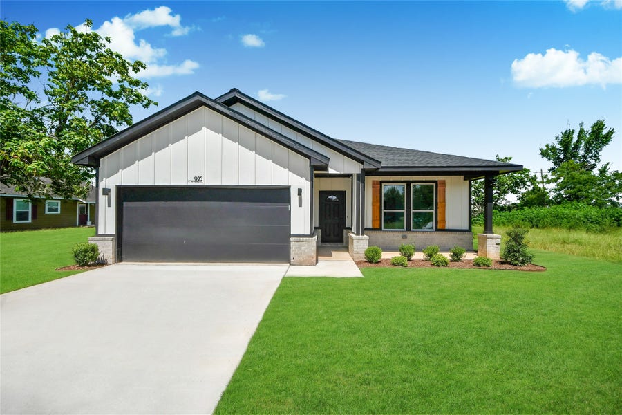 Property photo for 925 1st Street, Hempstead, TX