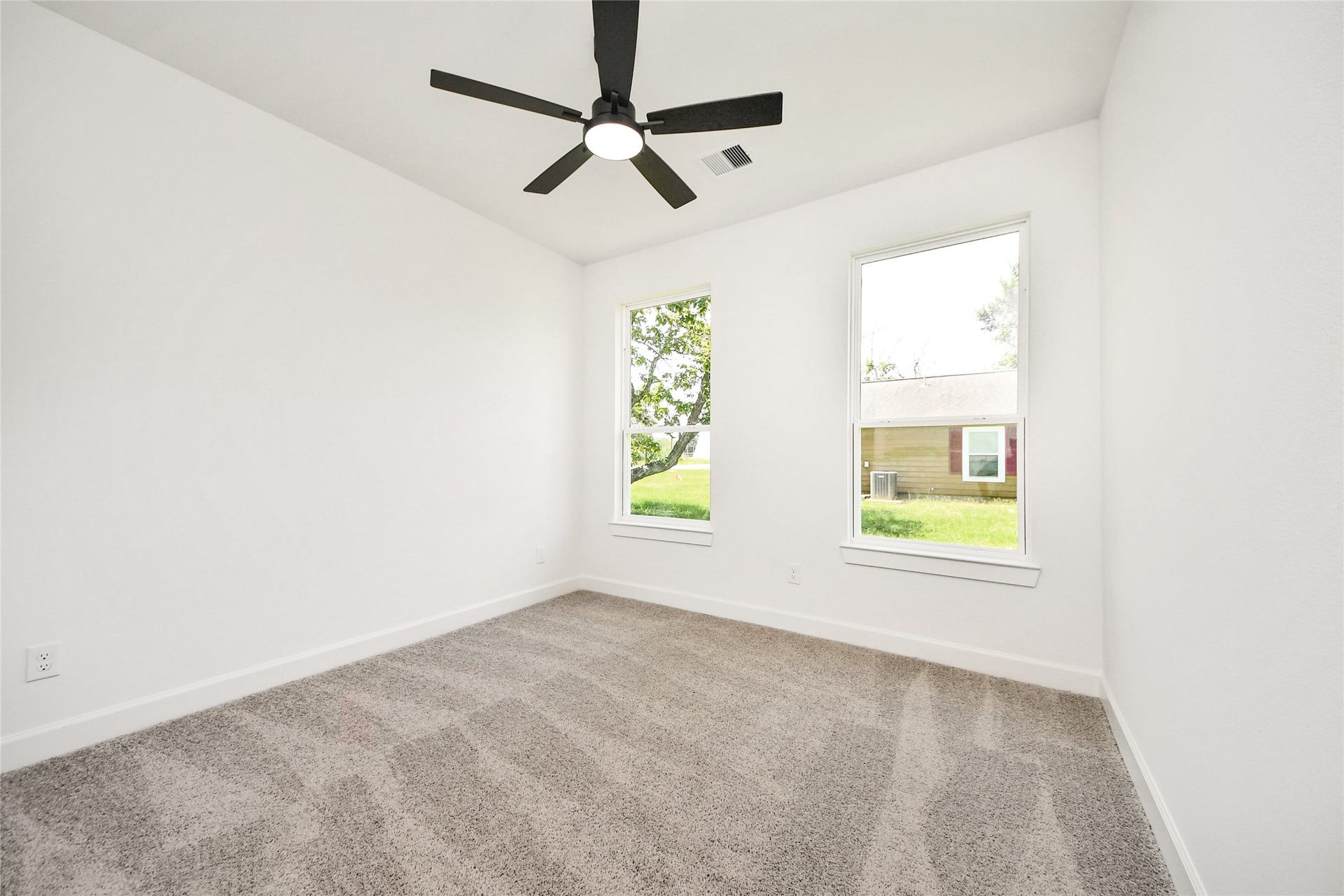925 1st Street, Hempstead, TX 77445 925 1st Street, Hempstead, TX 77445