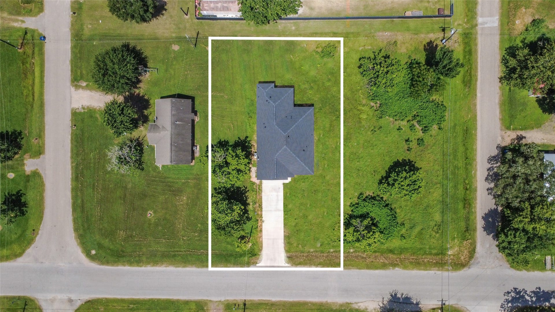 925 1st Street, Hempstead, TX 77445 925 1st Street, Hempstead, TX 77445