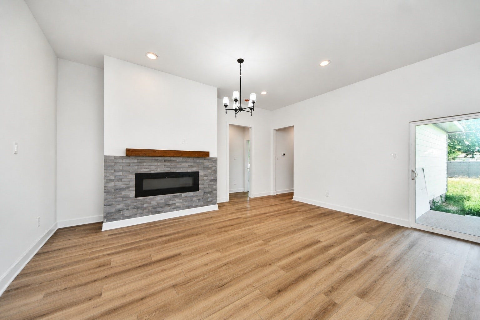 925 1st Street, Hempstead, TX 77445 925 1st Street, Hempstead, TX 77445