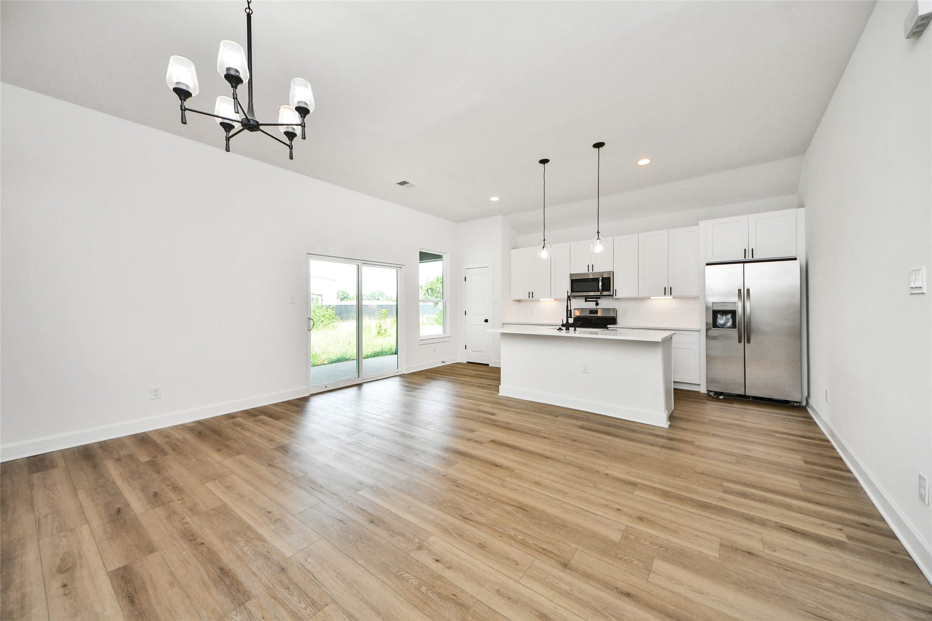 925 1st Street, Hempstead, TX 77445 925 1st Street, Hempstead, TX 77445