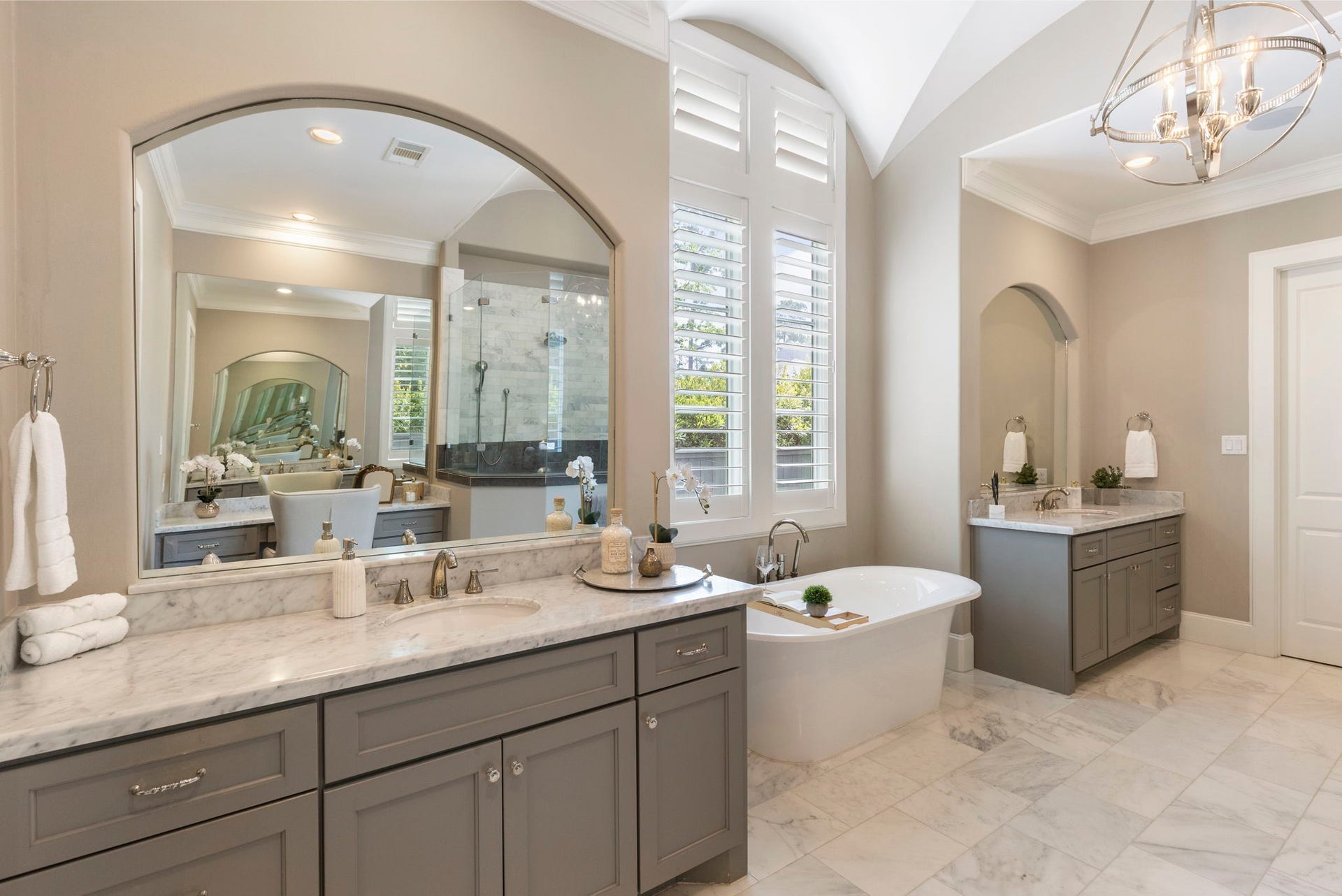 79 Simon Lake Lane, The Woodlands, TX 77381 Spa-inspired primary bath with dual vanities, soaking tub, and oversized shower.