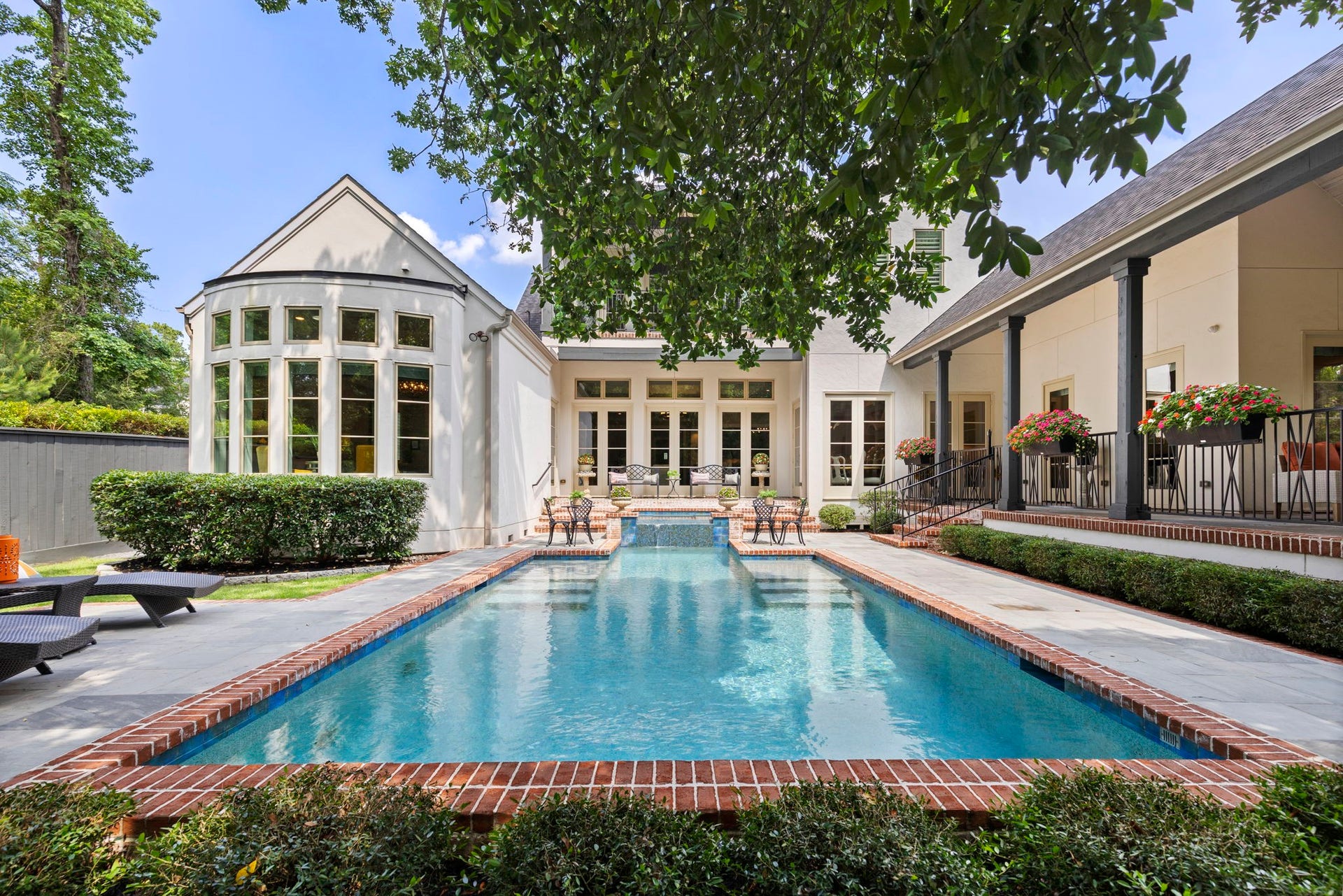 79 Simon Lake Lane, The Woodlands, TX 77381 Resort-style backyard featuring pool, spa, and expansive outdoor living.