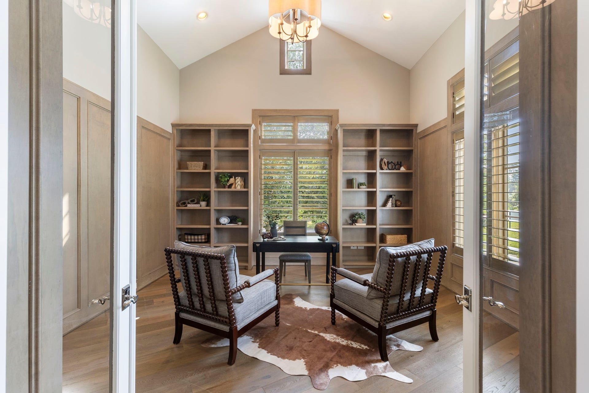 79 Simon Lake Lane, The Woodlands, TX 77381 Private study with custom built-ins overlooking the peaceful front yard.