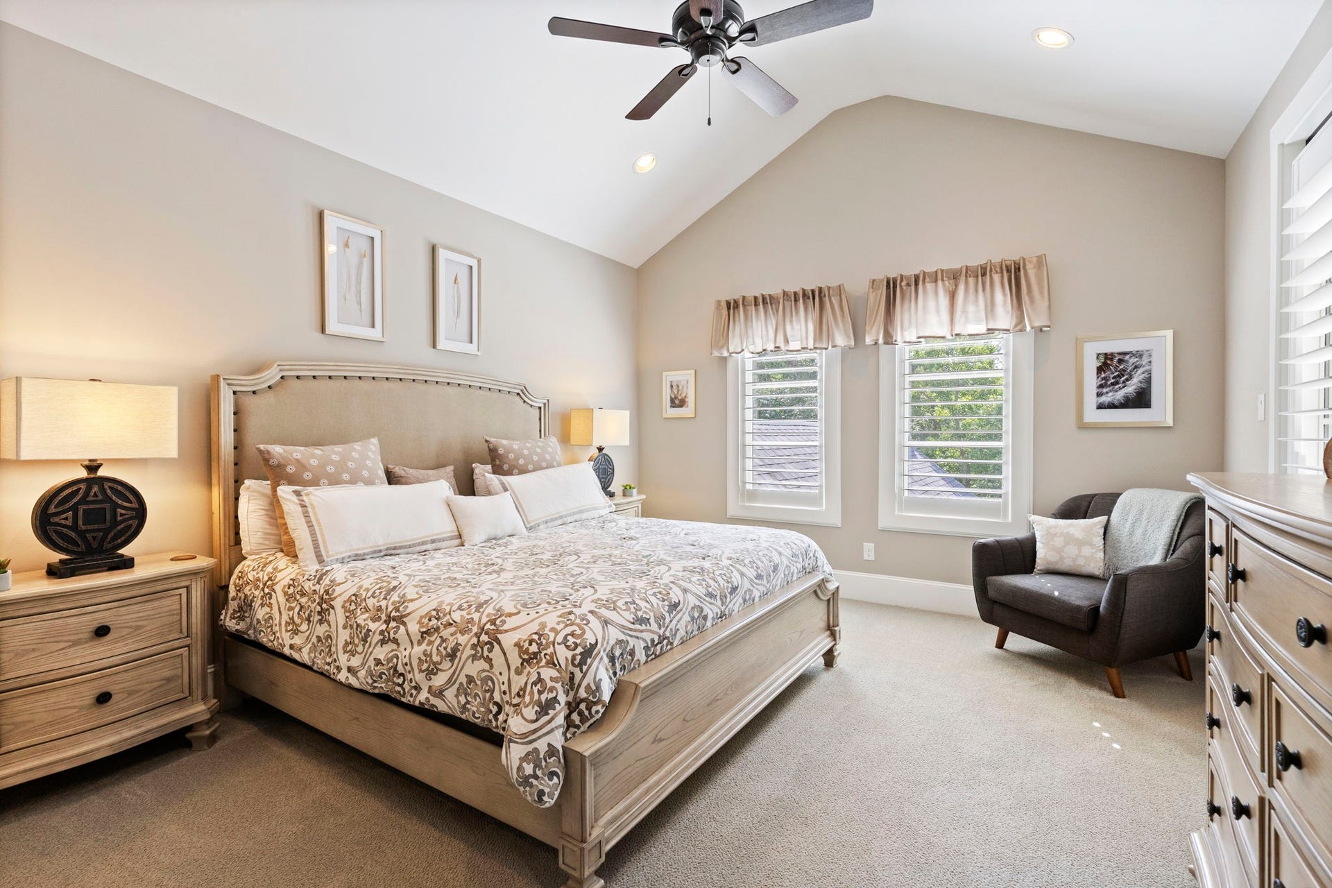 79 Simon Lake Lane, The Woodlands, TX 77381 Large secondary bedroom with vaulted ceiling and abundant natural light.