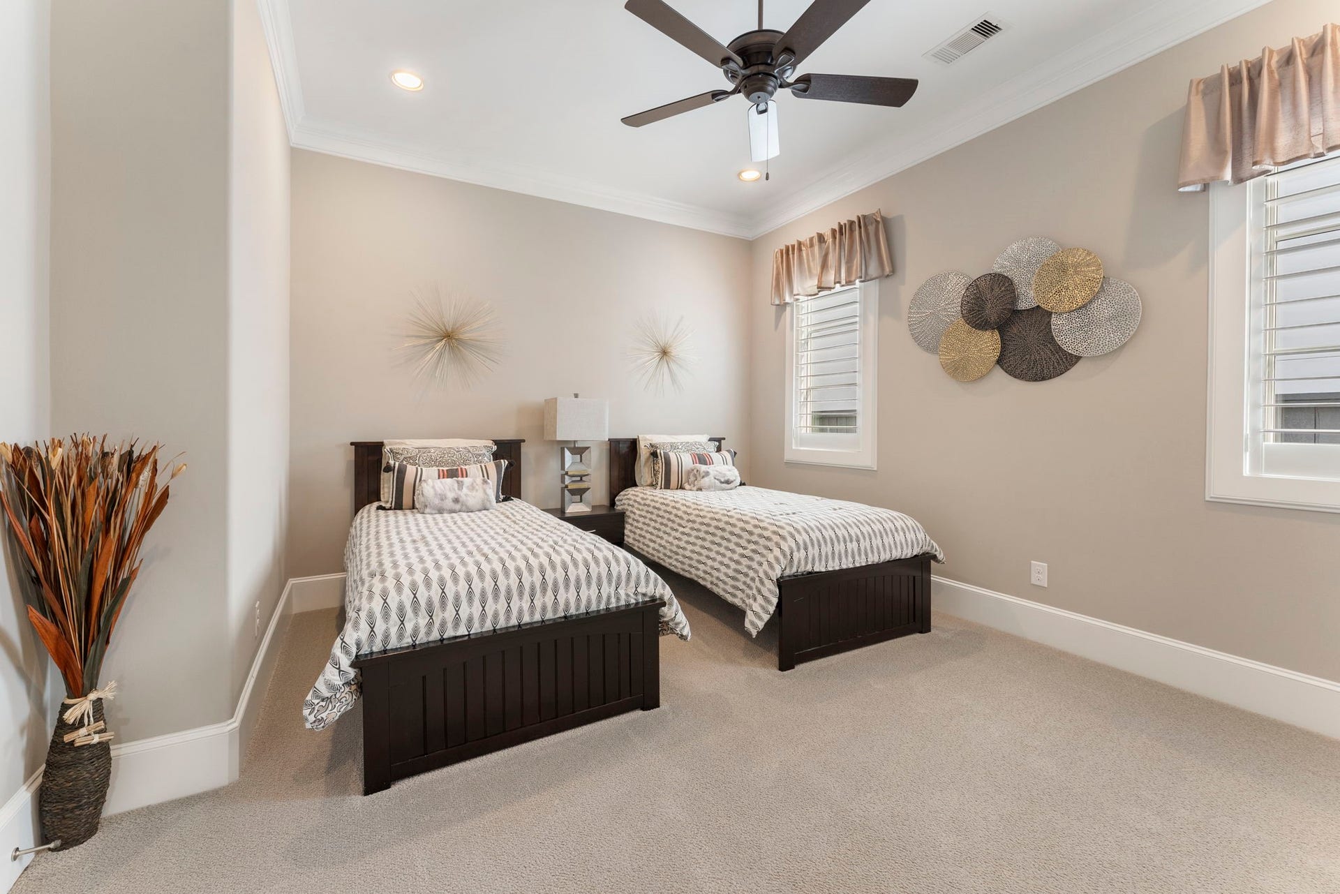 79 Simon Lake Lane, The Woodlands, TX 77381 Private first-floor guest suite with ensuite bath.