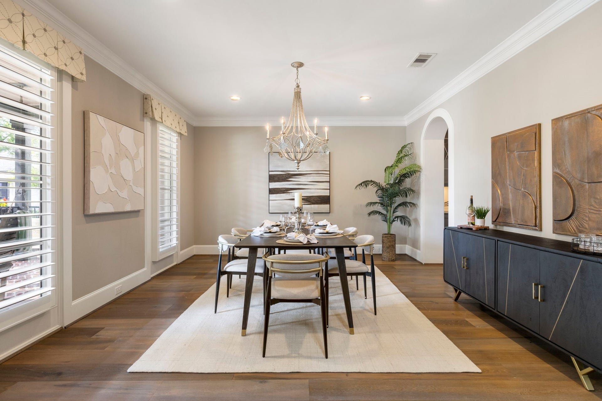 79 Simon Lake Lane, The Woodlands, TX 77381 Formal dining room perfect for entertaining family and friends.