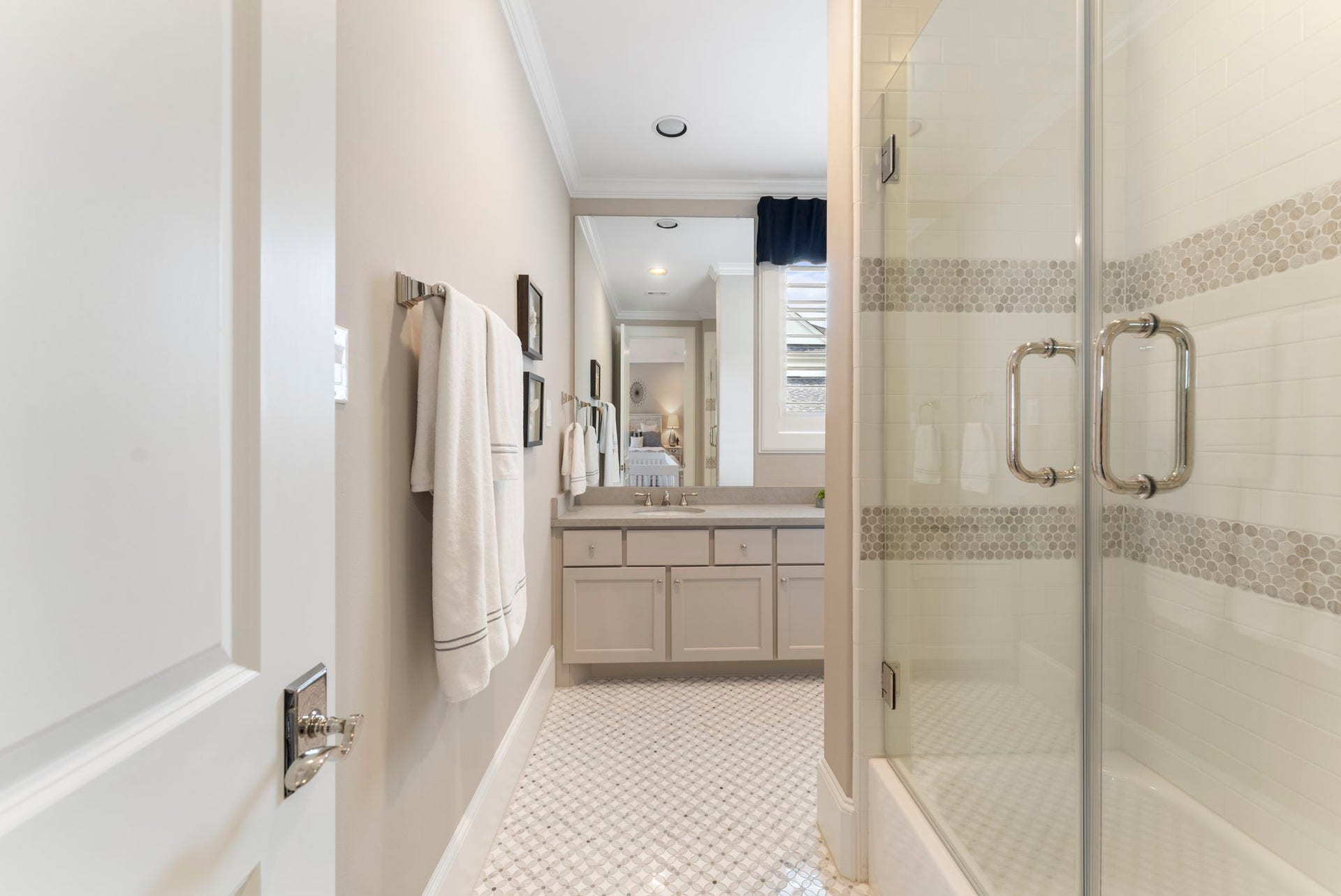 79 Simon Lake Lane, The Woodlands, TX 77381 Private ensuite bath with oversized walk-in shower and designer finishes.
