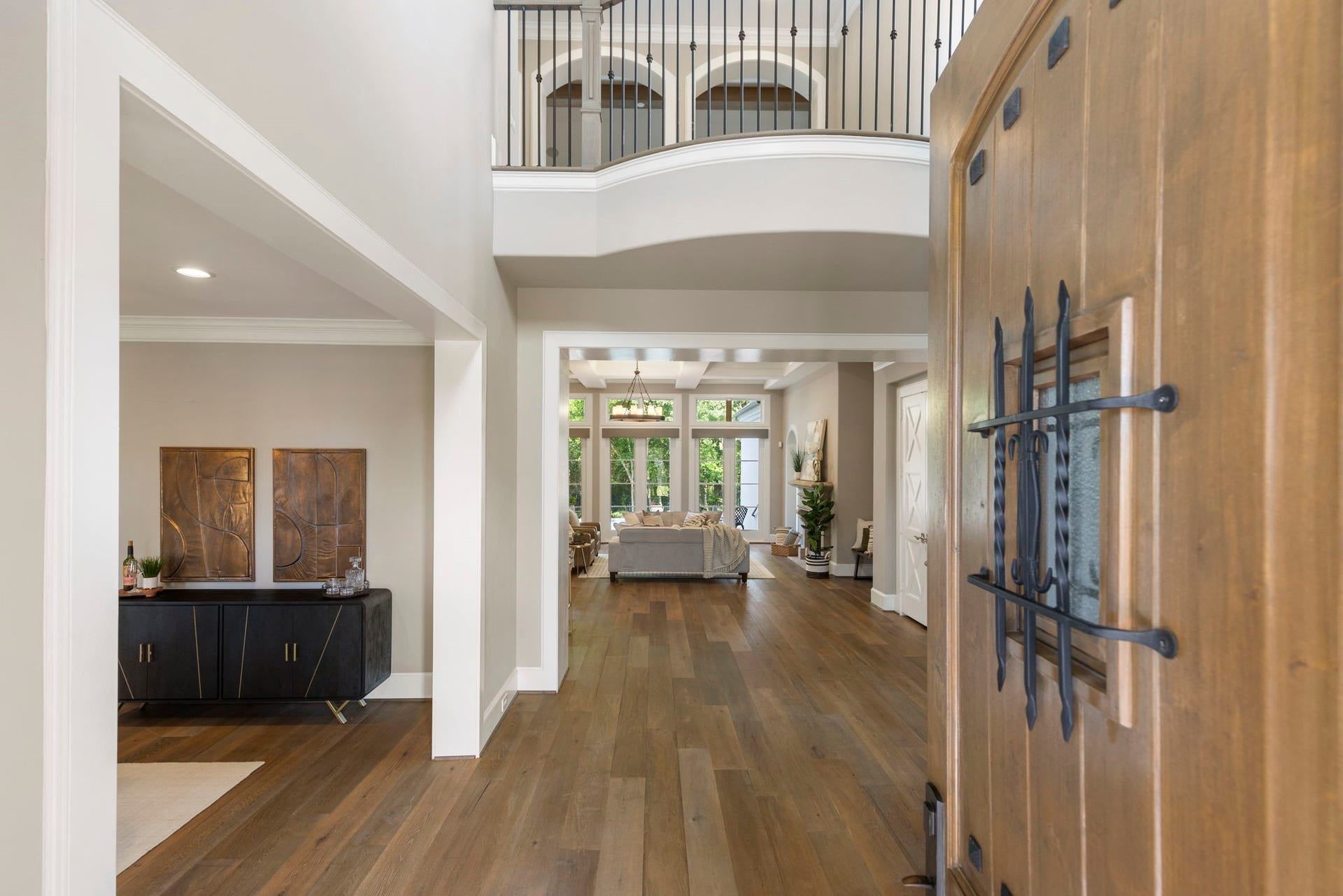 79 Simon Lake Lane, The Woodlands, TX 77381 Stunning two-story entry with curved staircase and abundant natural light.