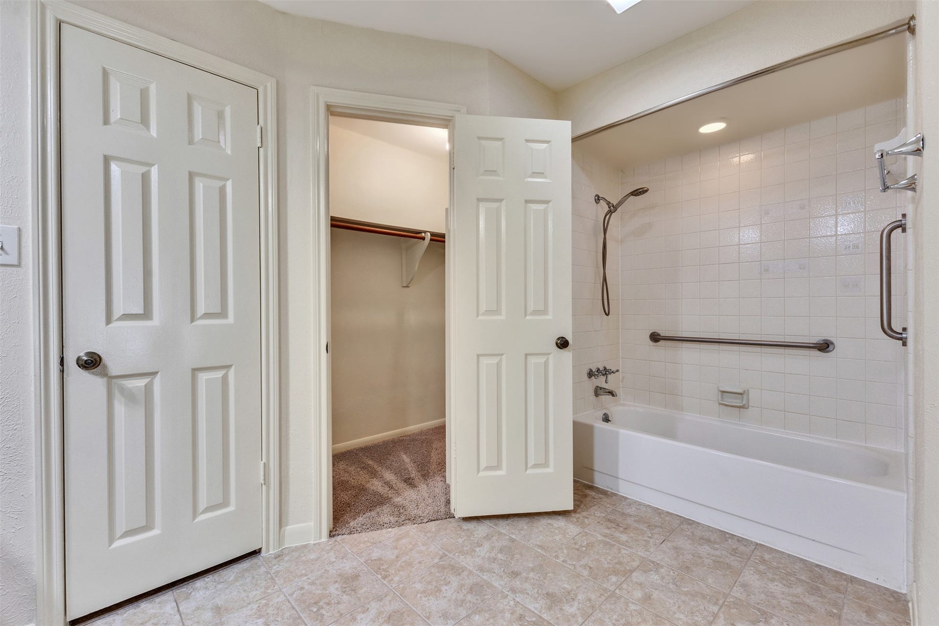 4 Kingsley Court, Conroe, TX 77304