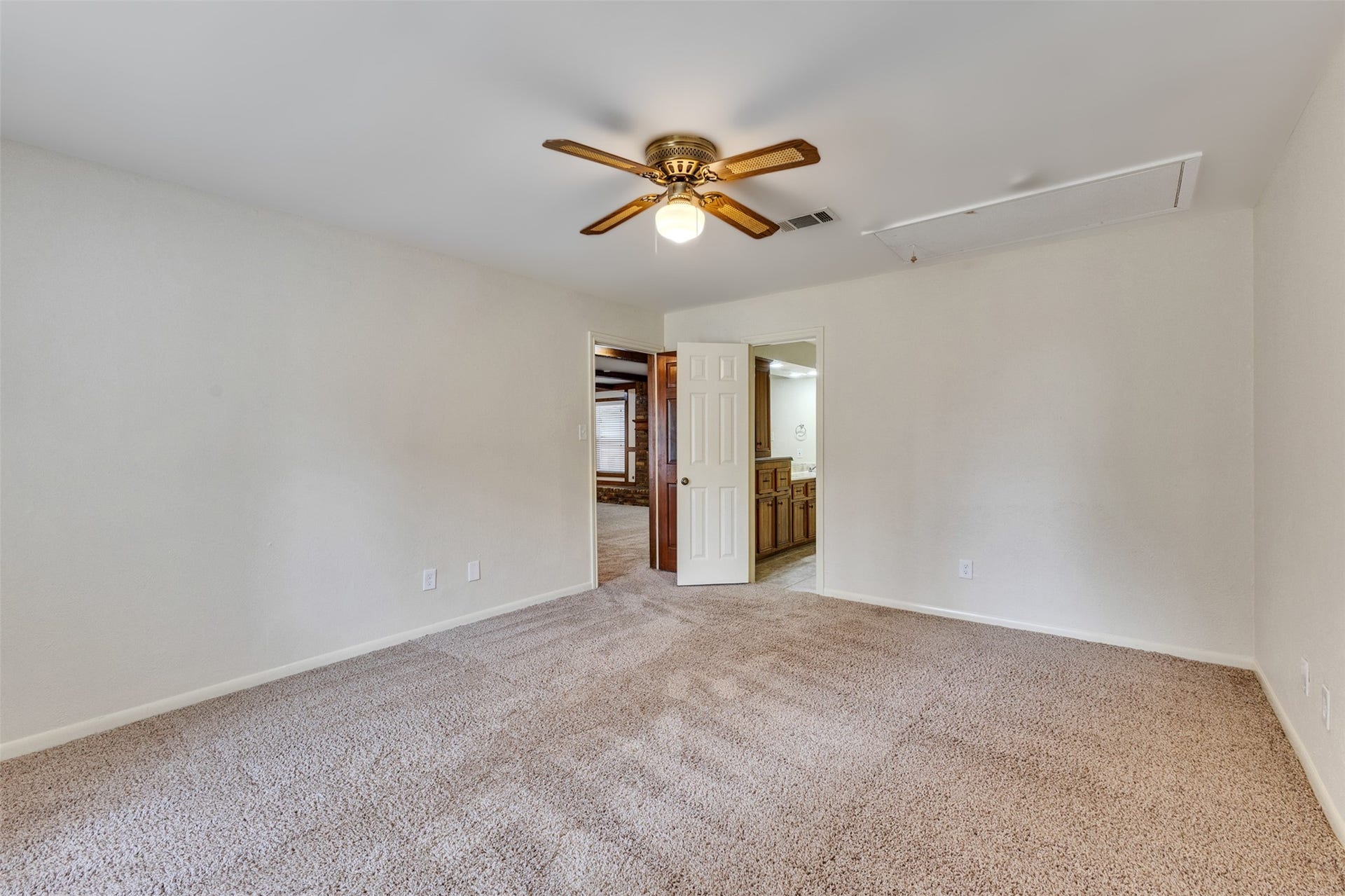 4 Kingsley Court, Conroe, TX 77304