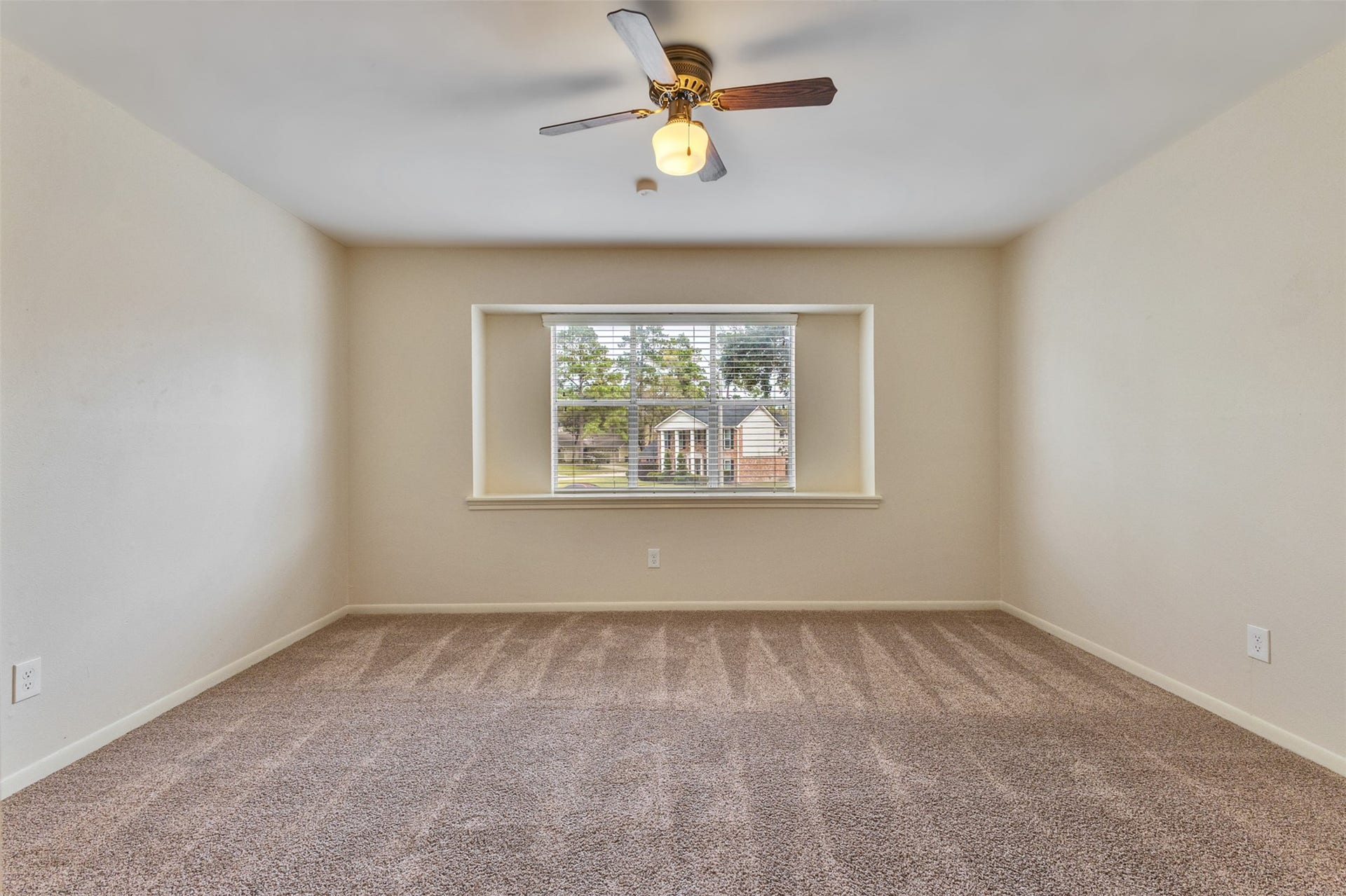 4 Kingsley Court, Conroe, TX 77304
