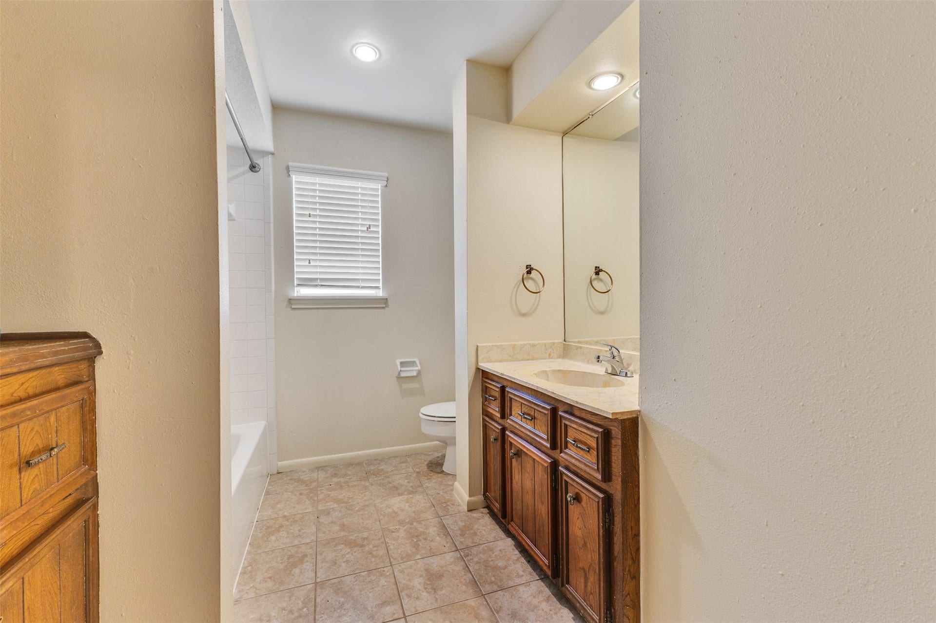 4 Kingsley Court, Conroe, TX 77304