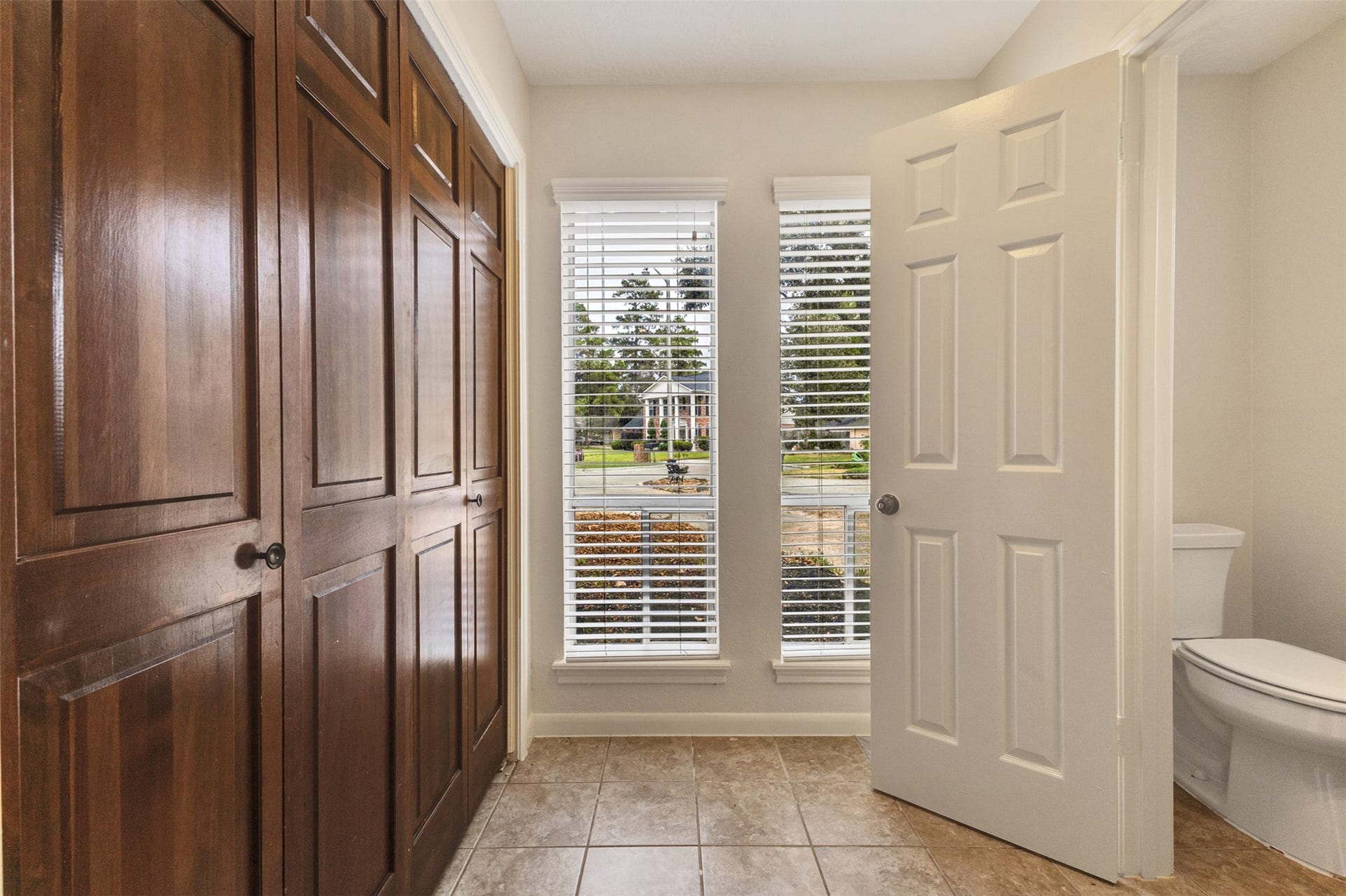 4 Kingsley Court, Conroe, TX 77304