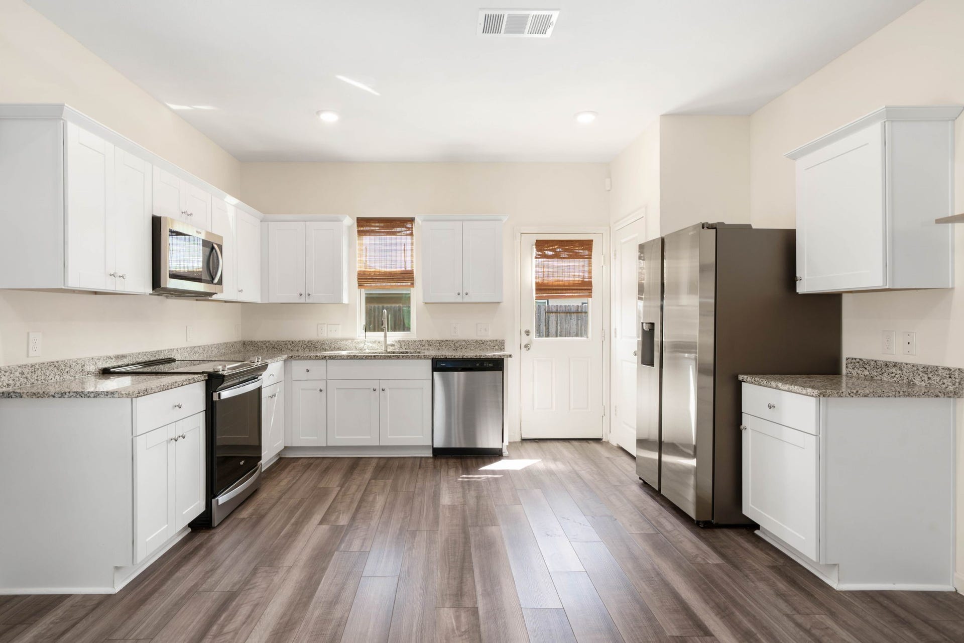 1073 Water Oak Lane, Brookshire, TX 77423 Welcome Home!
