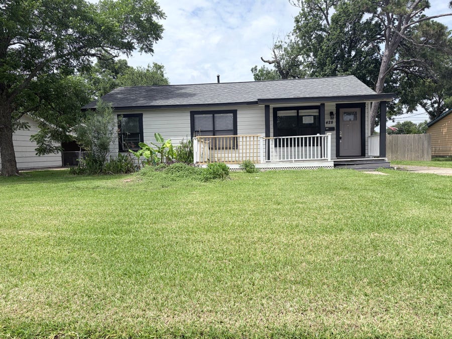 Property photo for 428 Azalea Street, Lake Jackson, TX