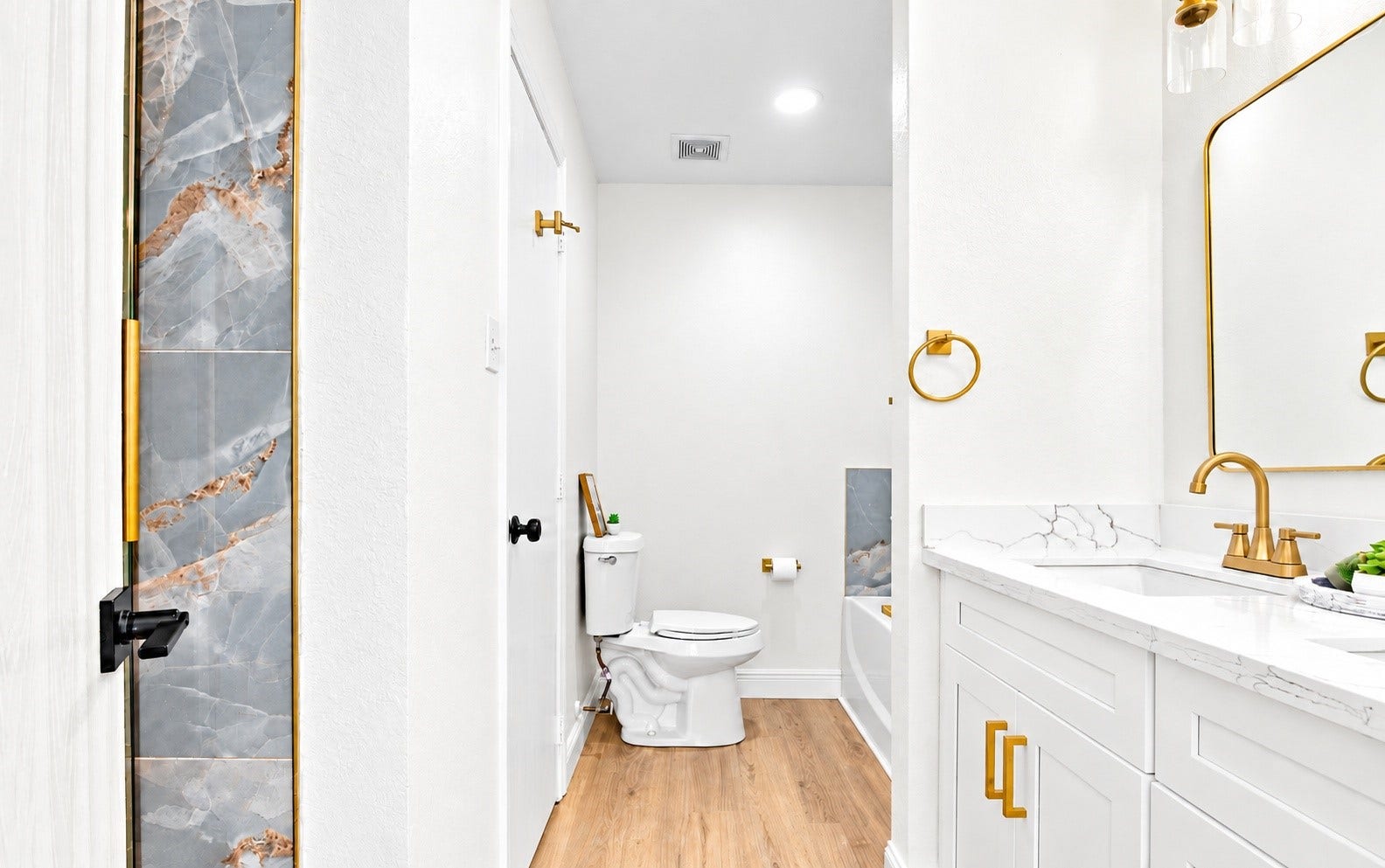 5226 Chasewood Drive, Bacliff, TX 77518 The primary En Suite - Fully updated!!