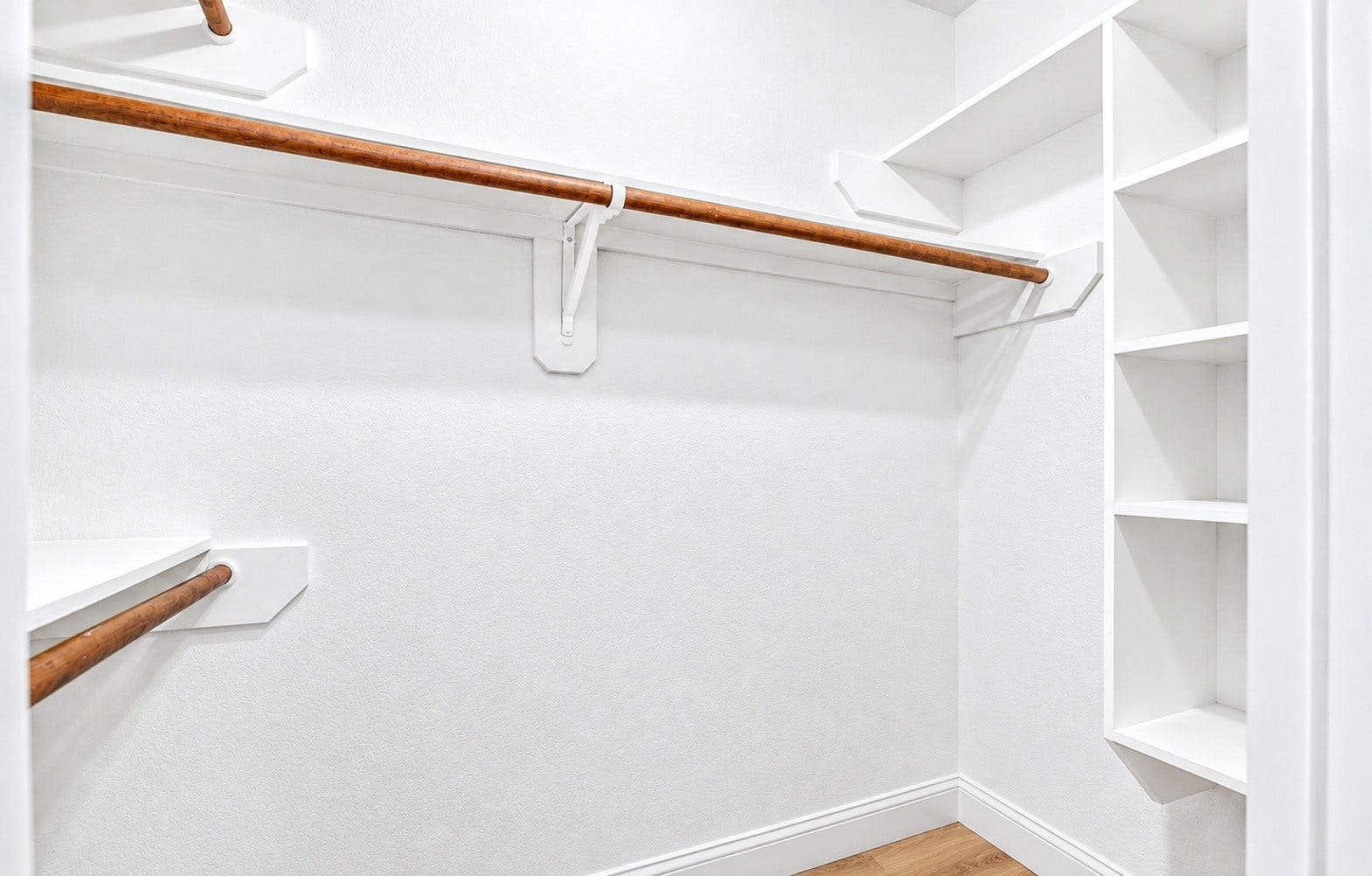 5226 Chasewood Drive, Bacliff, TX 77518 The primary walk in closet!
