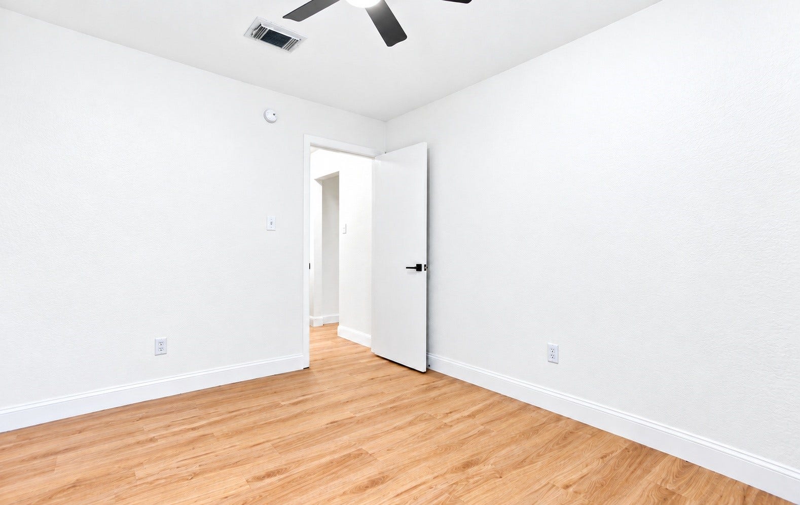 5226 Chasewood Drive, Bacliff, TX 77518 Another angle of the secondary bedroom!