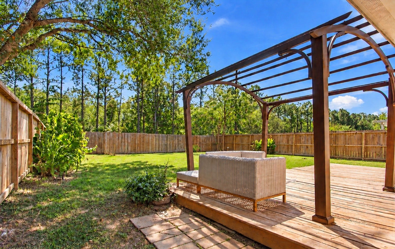 5226 Chasewood Drive, Bacliff, TX 77518 The spacious backyard!