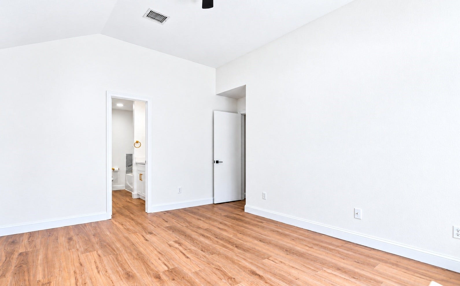 5226 Chasewood Drive, Bacliff, TX 77518 Another angle of the primary bedroom!