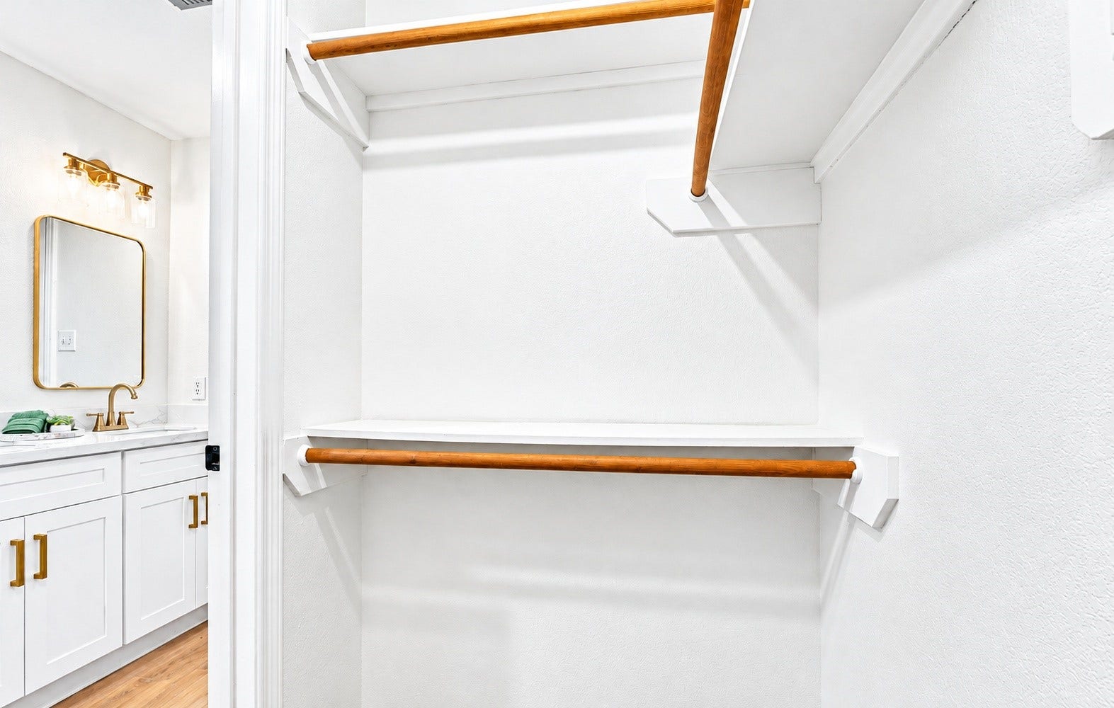 5226 Chasewood Drive, Bacliff, TX 77518 The primary walk in closet!