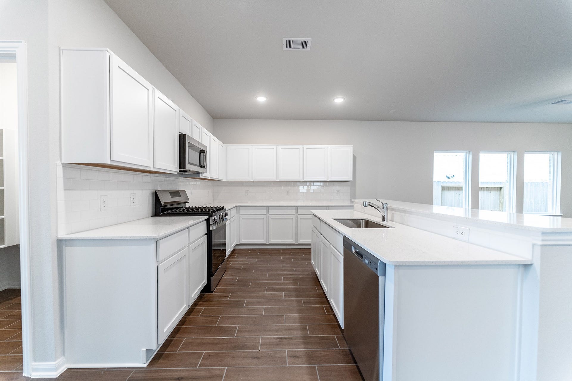 1926 Middle Pass Lane, Angleton, TX 77515 1926 Middle Pass Lane, Angleton, TX 77515