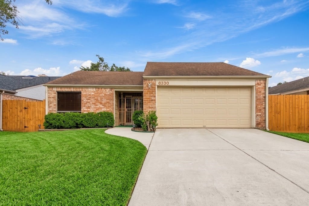 6330 Ludington Drive, Houston, TX 77035 6330 Ludington Drive, Houston, TX 77035
