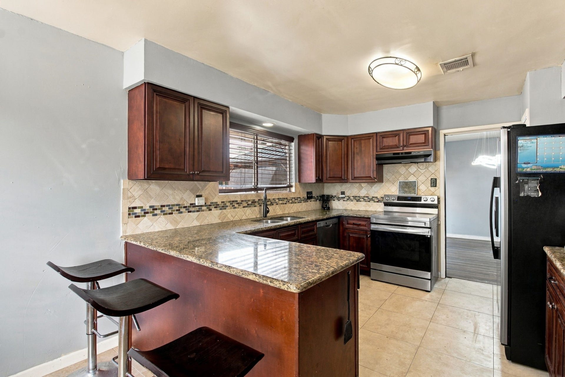 6330 Ludington Drive, Houston, TX 77035 6330 Ludington Drive, Houston, TX 77035