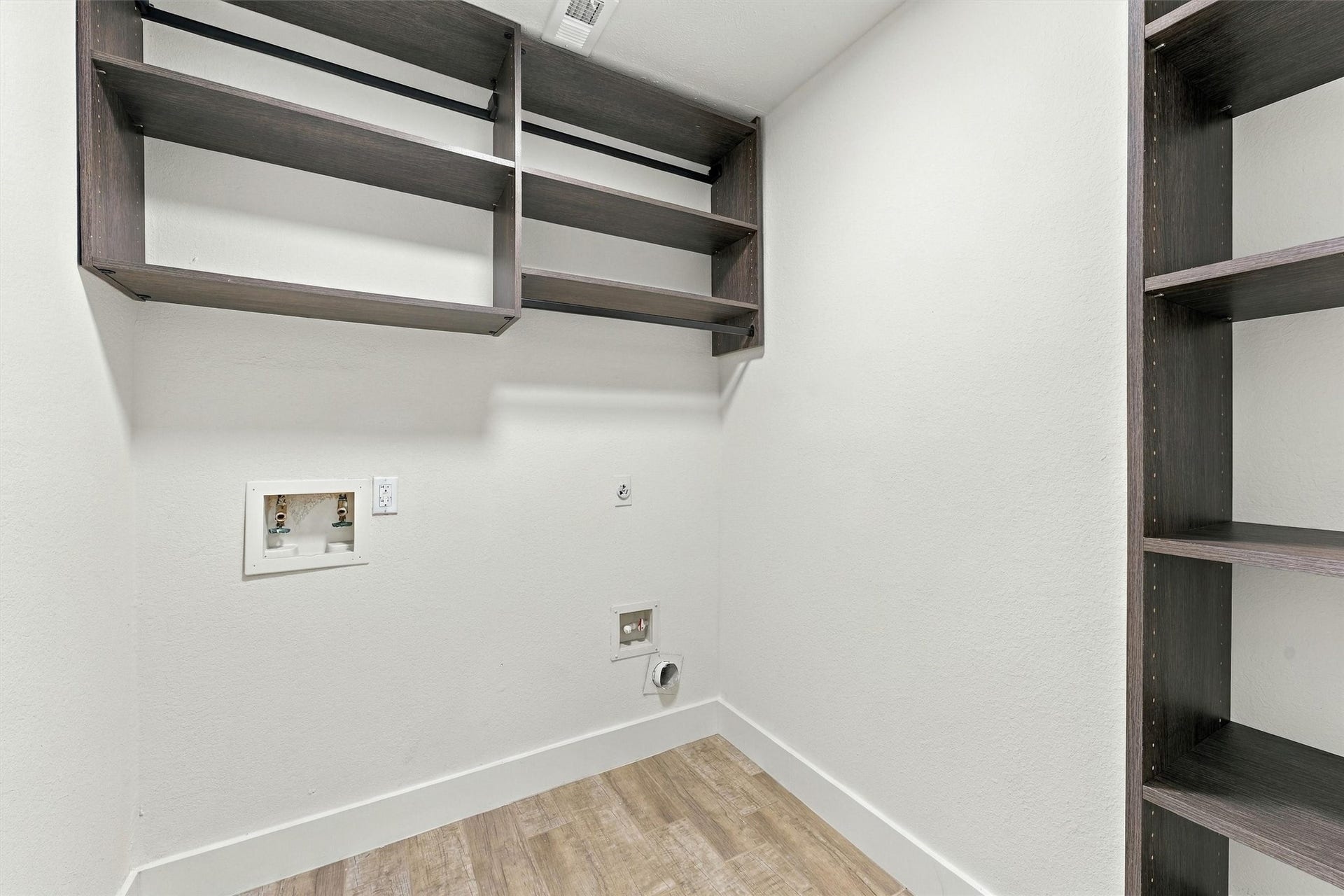 4756 Oakmont Court, League City, TX 77573 Utility room
