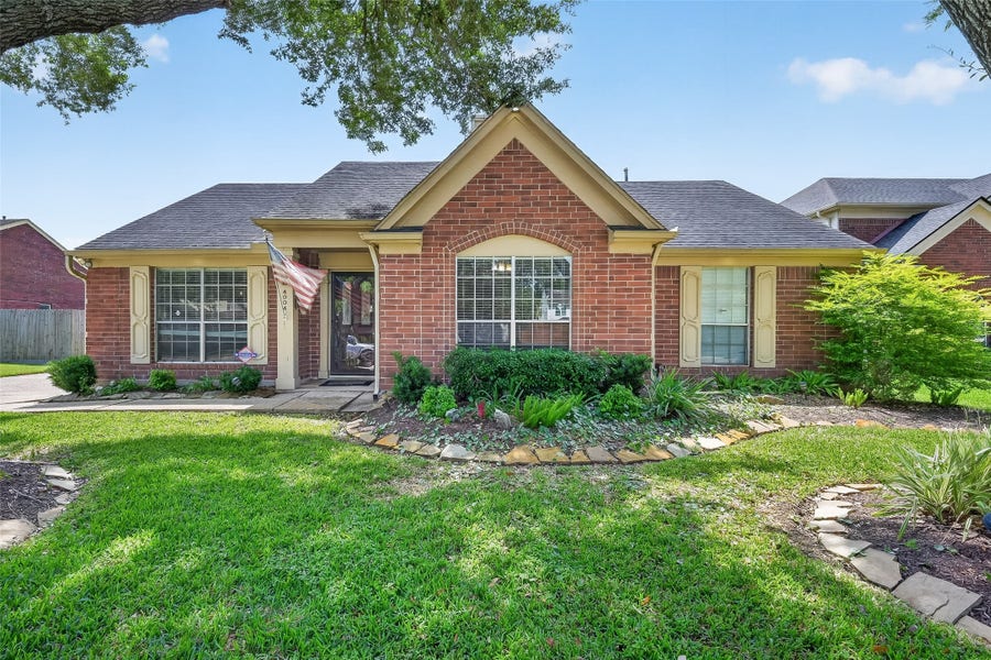 Property photo for 4004 S Dogwood  Street, Pearland, TX